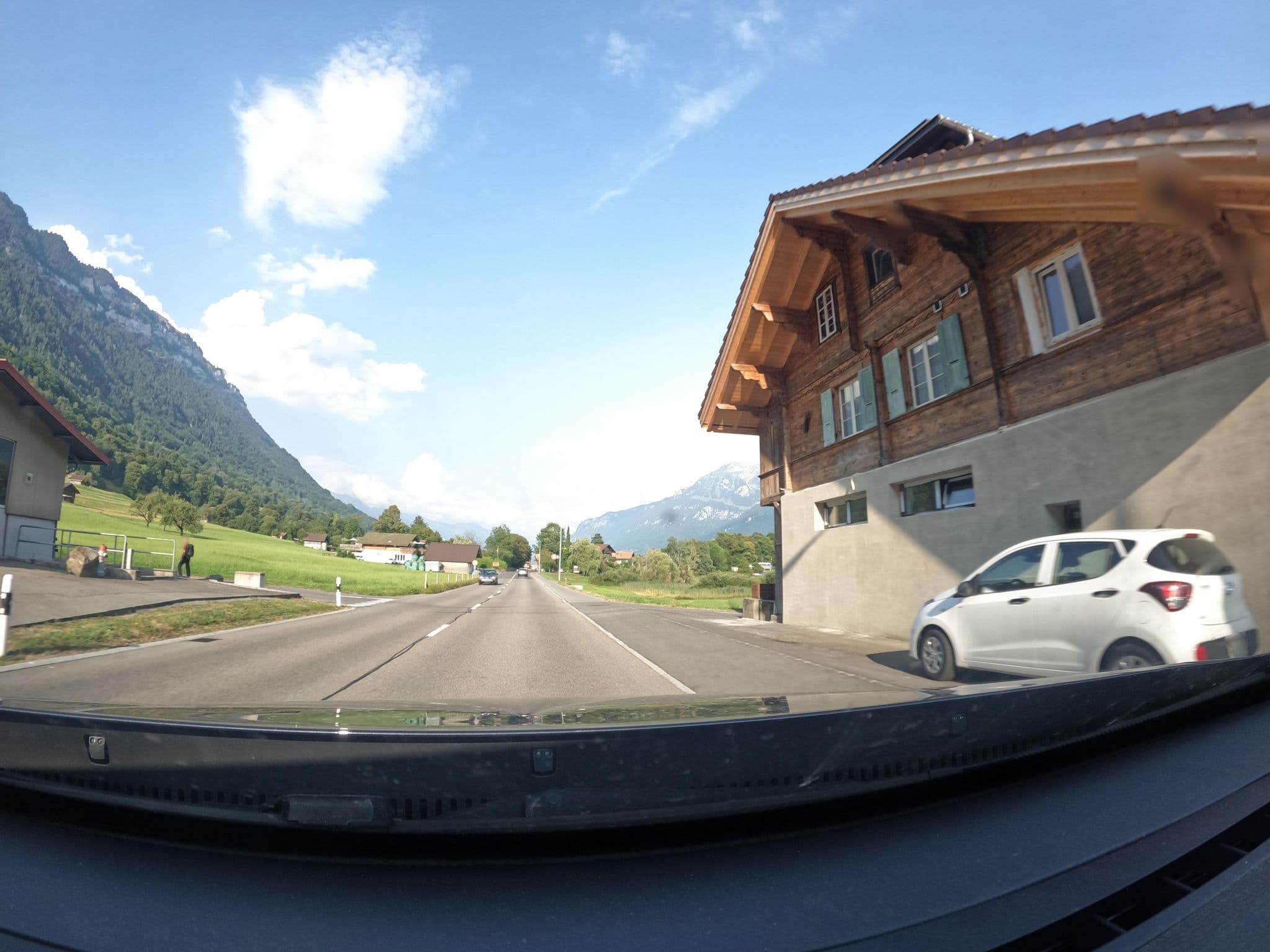Street view near Adventure Chalet Goldswil bei Interlaken, Ringgenberg — © vinisa (CC BY-SA · Mapillary)