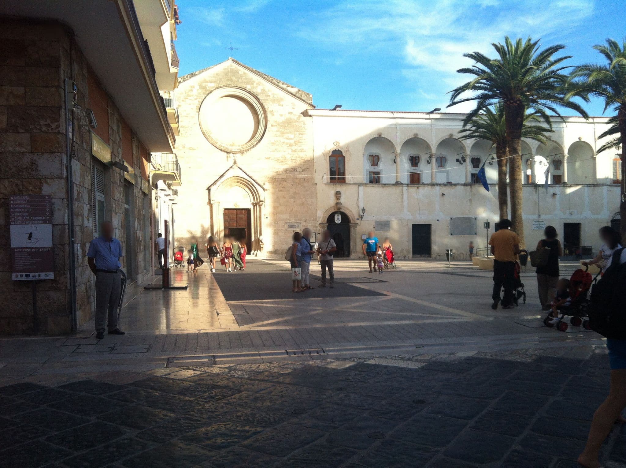 Street view near B&b La Maison - Piazza del Popolo, Manfredonia — © miguel_andrade (CC BY-SA · Mapillary)