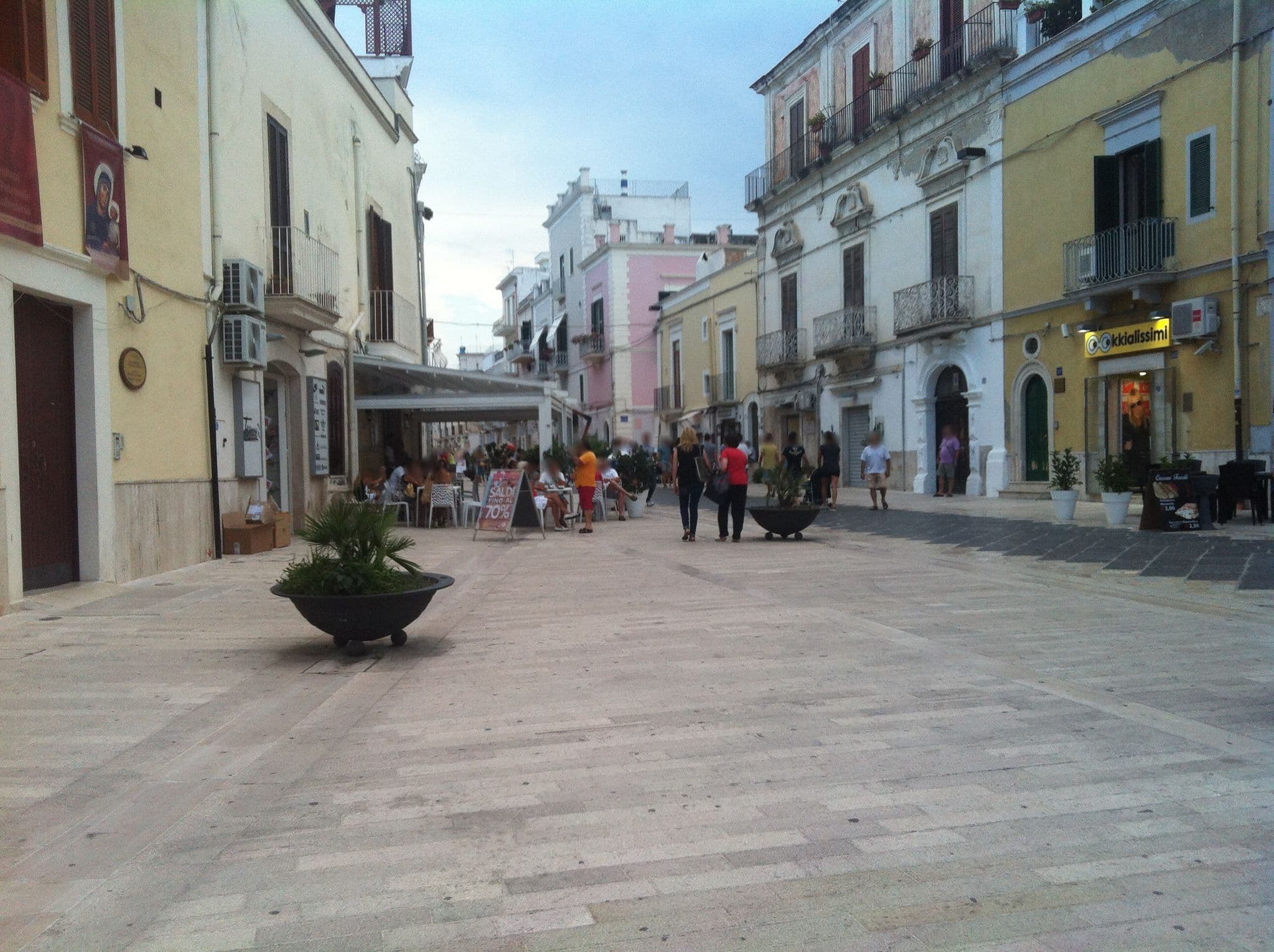Street view near B&B La Maison, Manfredonia — © miguel_andrade (CC BY-SA · Mapillary)