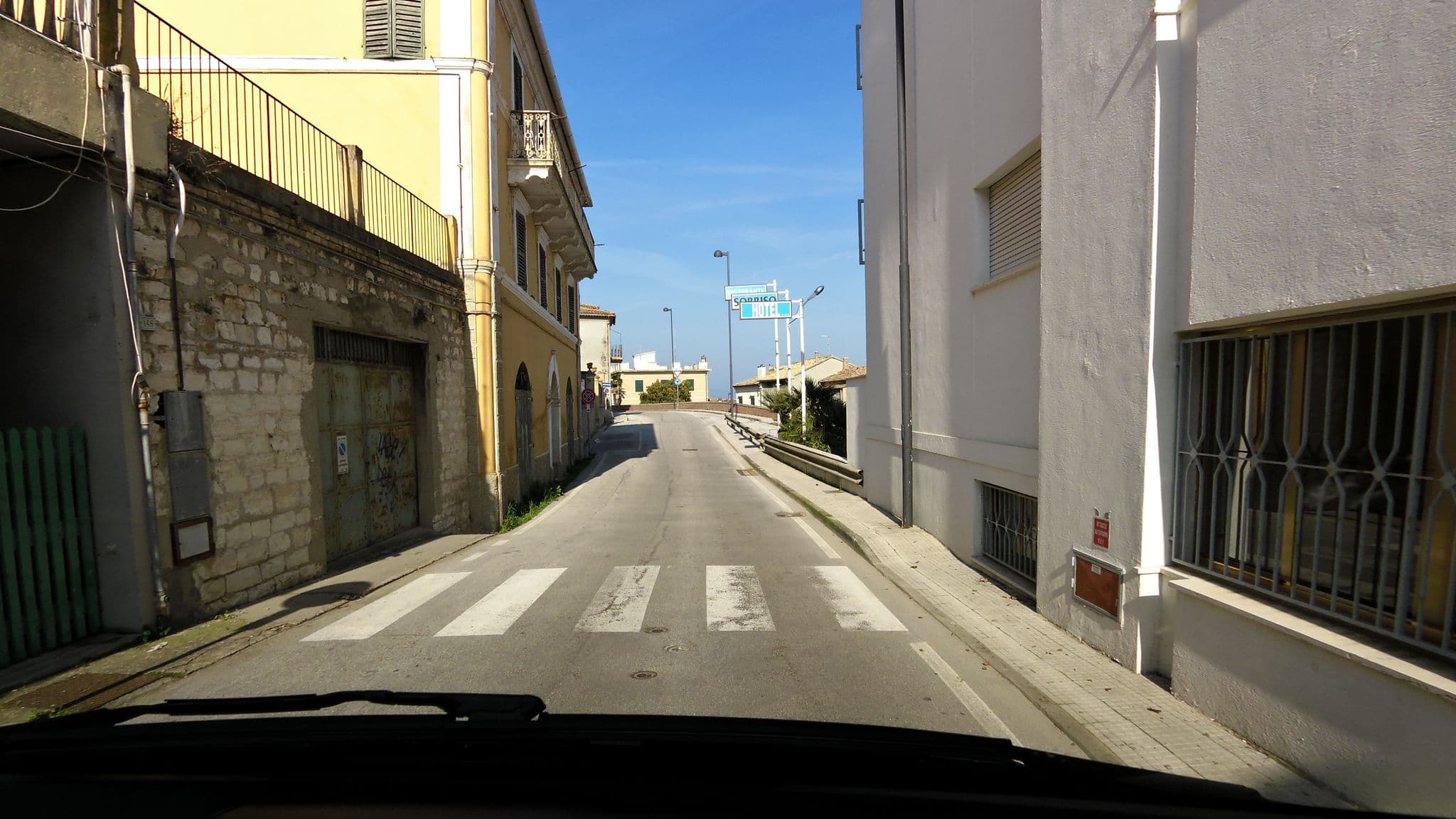 Street view near Hotel Sorriso, Numana — © czmrtn (CC BY-SA · Mapillary)