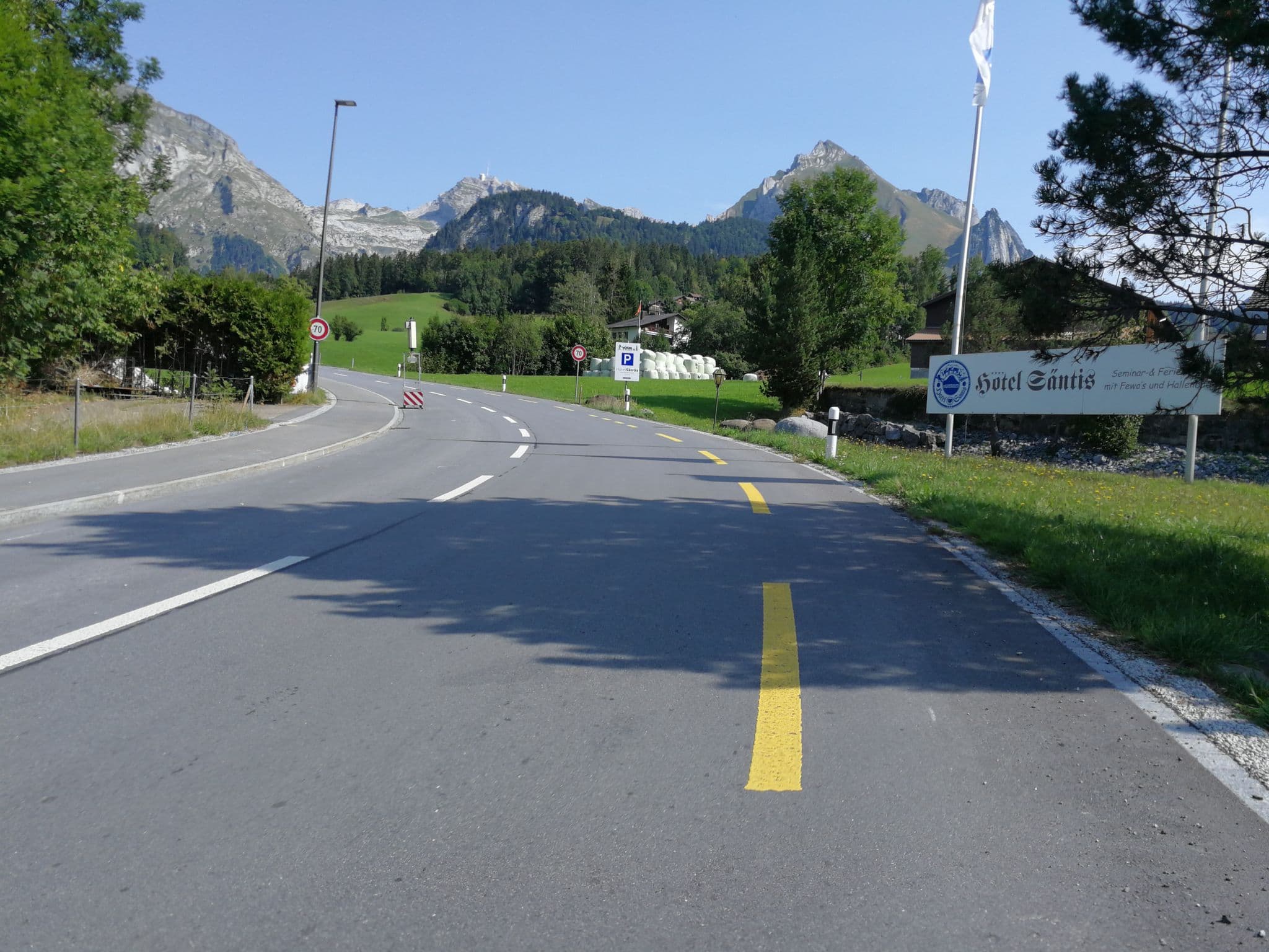 Street view near Berg & Bett Säntis Lodge, Wildhaus — © barbe45 (CC BY-SA · Mapillary)