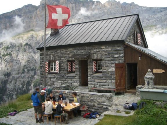 Balmhornhütte (via Wikimedia Commons, CC BY-SA 3.0)