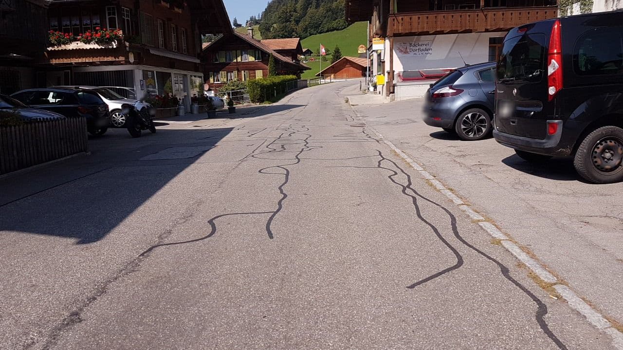Street view near Hotel- Restaurant Bären Kiental, Frutigen — © trac71 (CC BY-SA · Mapillary)