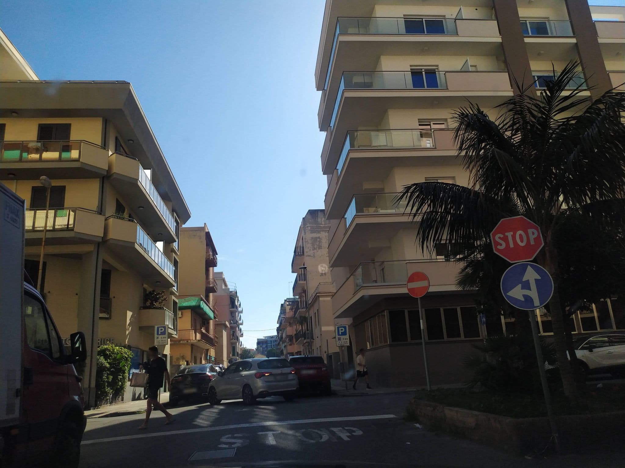 Street view near Milazzo: La porta delle eolie, Milazzo — © mcosm (CC BY-SA · Mapillary)