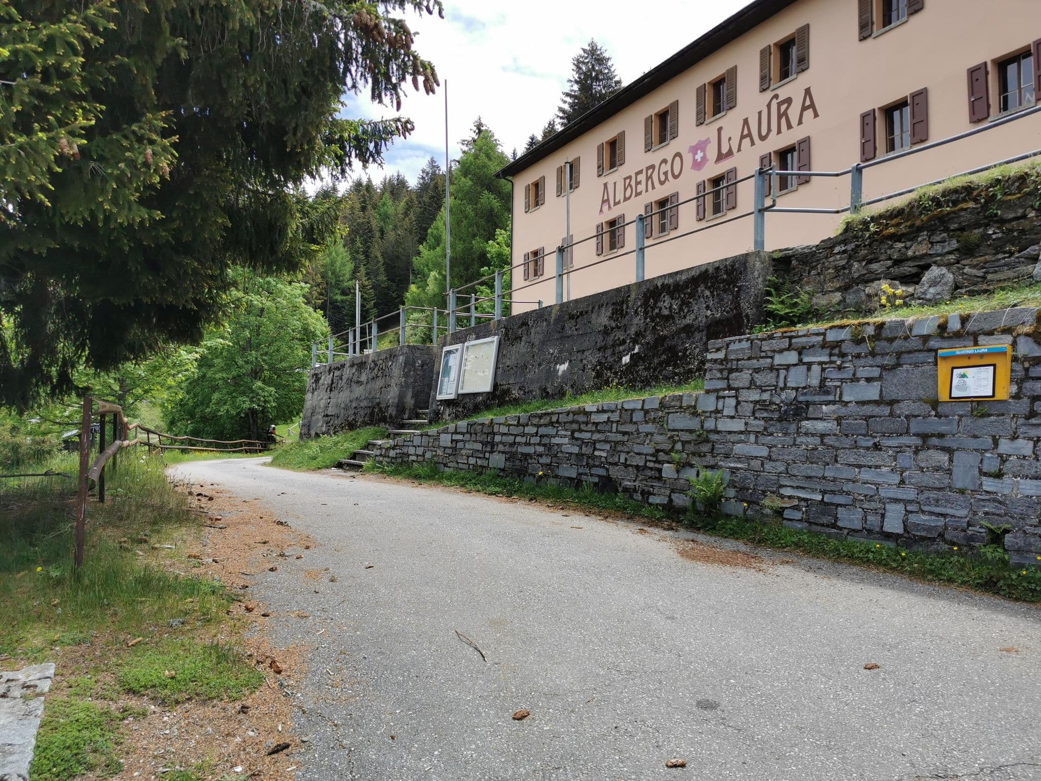 Street view near Albergo, Lumino — © kaitu (CC BY-SA · Mapillary)