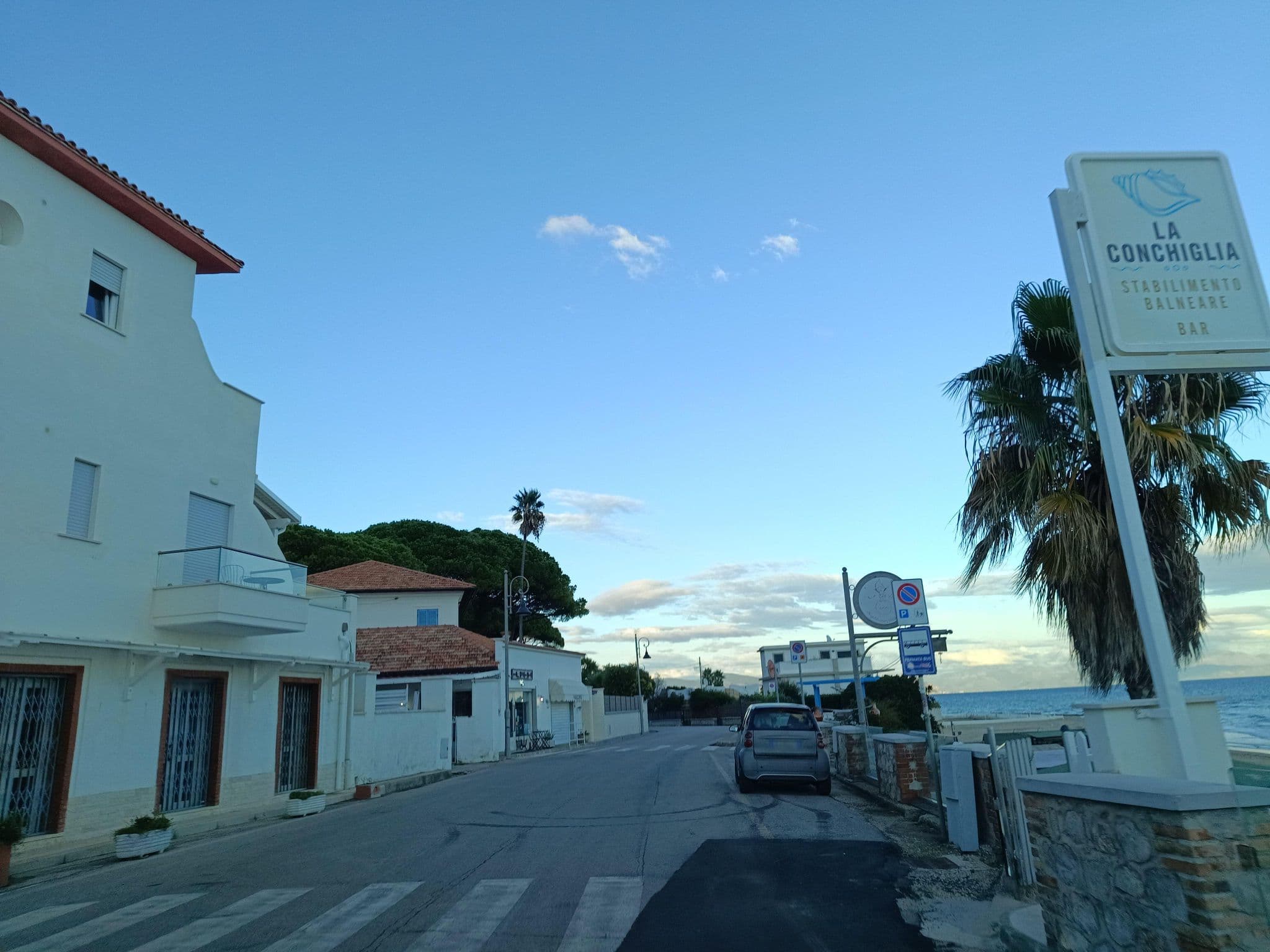 Street view near Hotel Corallo Circeo, San Felice Circeo — © odiug (CC BY-SA · Mapillary)