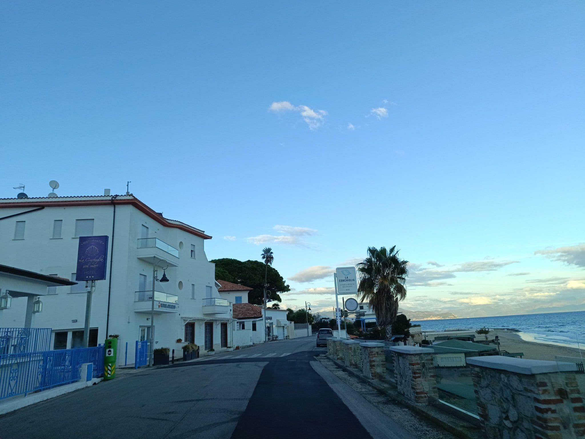Street view near Hotel Ristorante La Conchiglia sul Mare, San Felice Circeo — © odiug (CC BY-SA · Mapillary)