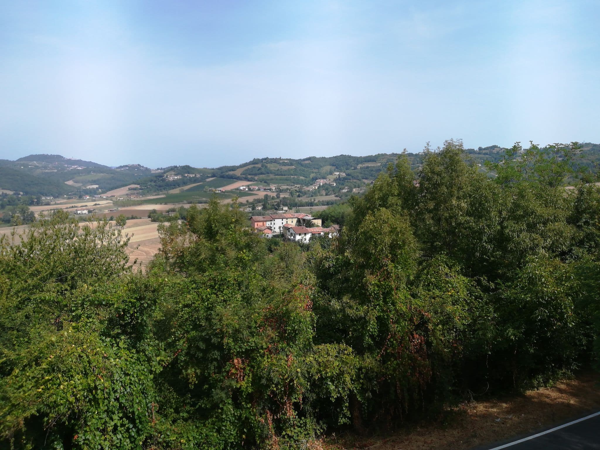 Street view near La Quercia Rossa, Moncalvo — © bartdeb (CC BY-SA · Mapillary)