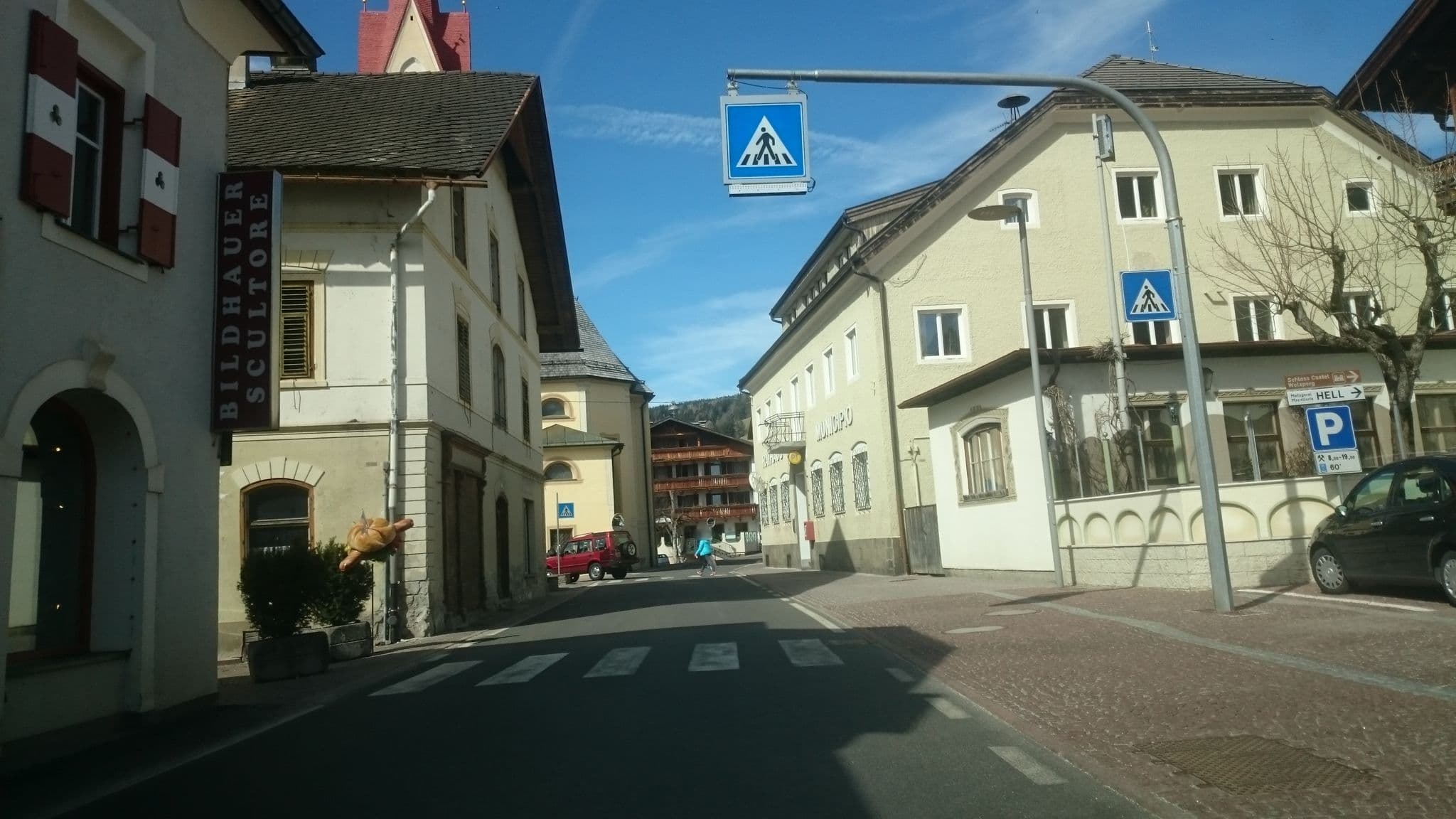 Street view near Hotel Weisses Lamm / Agnello Bianco, Monguelfo — © msdess (CC BY-SA · Mapillary)