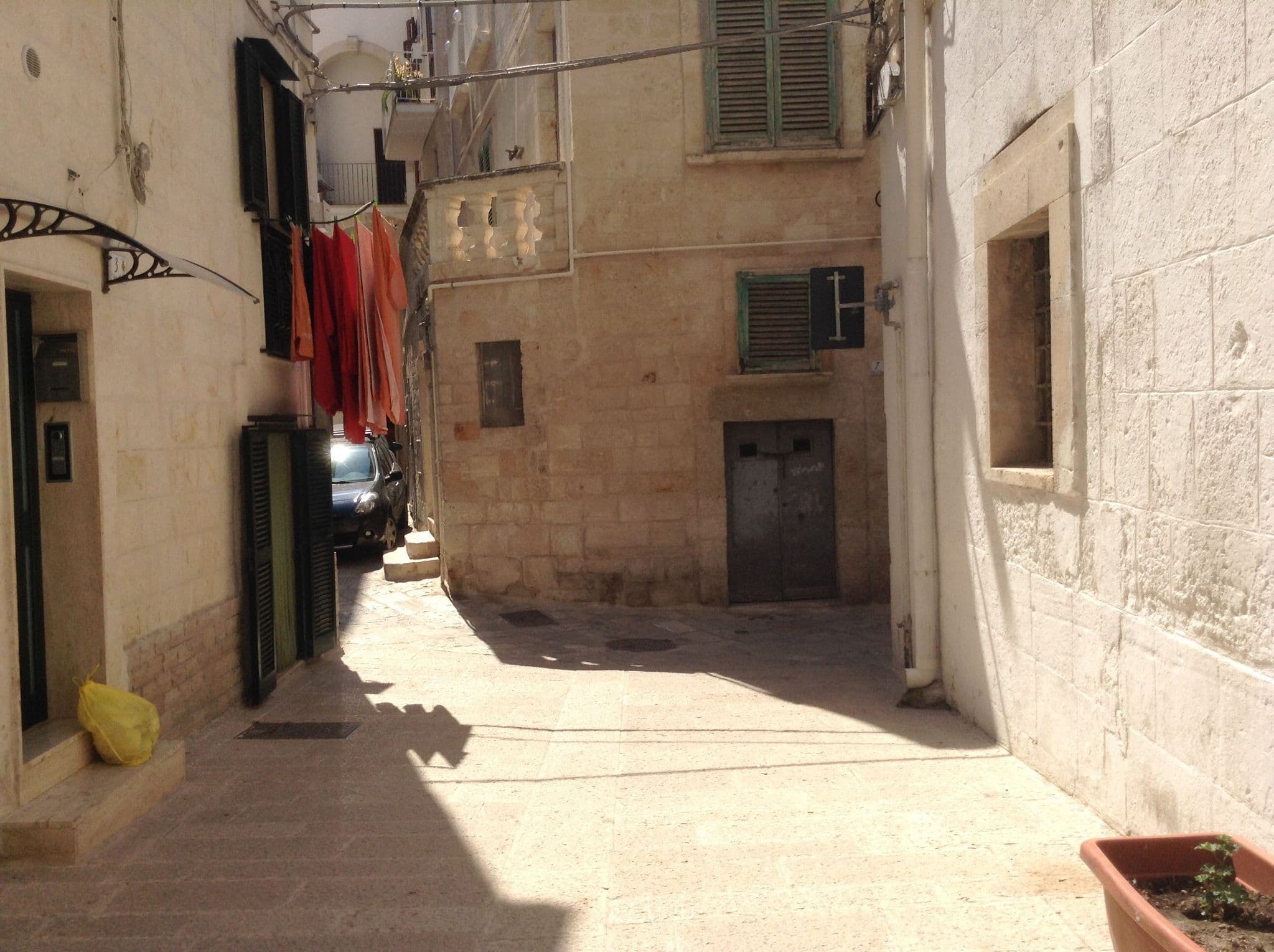 Street view near Nenetta Rooms & Suites, Monopoli — © mescafe (CC BY-SA · Mapillary)