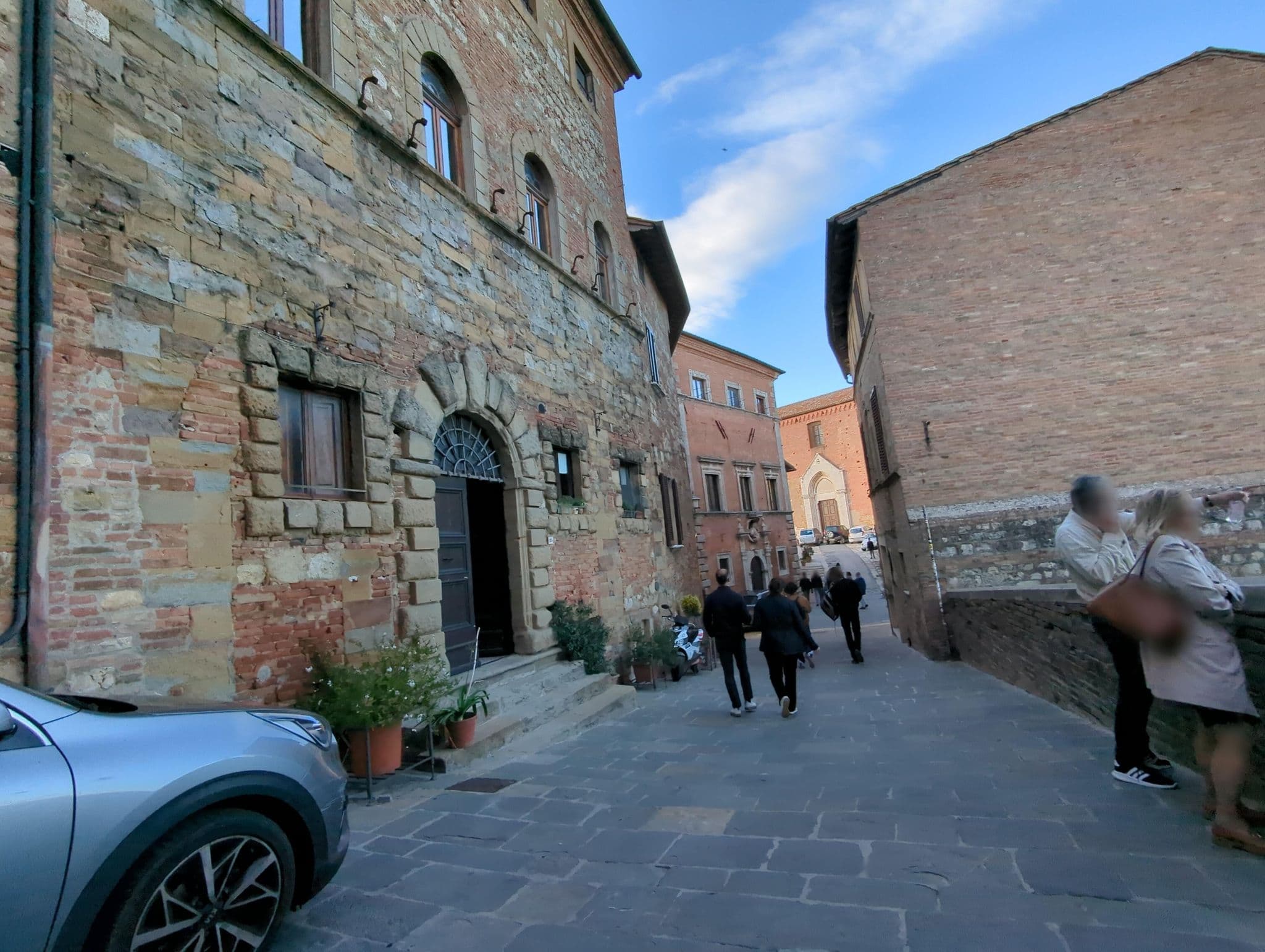 Street view near Camere Bellavista di Massoni Gabriella & C., Montepulciano — © ente (CC BY-SA · Mapillary)