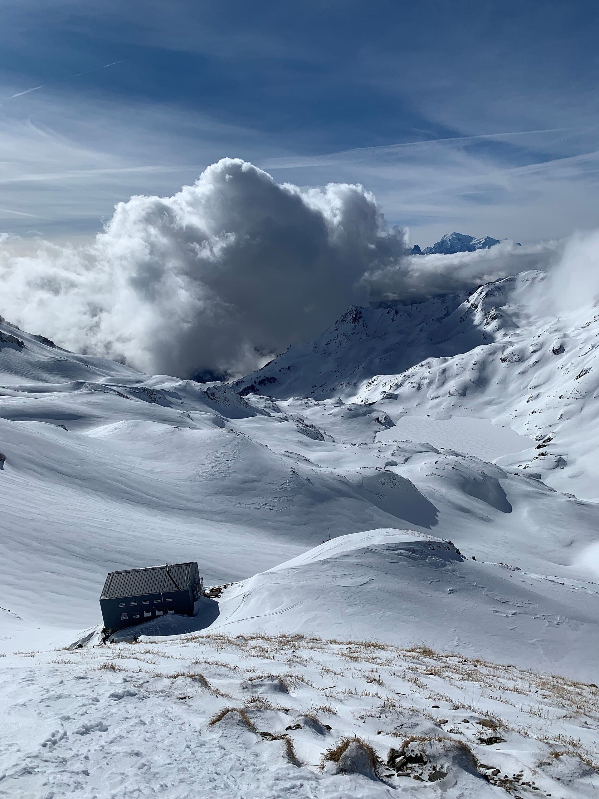 Cabane du Fénestral (via Wikimedia Commons, CC BY 2.0)