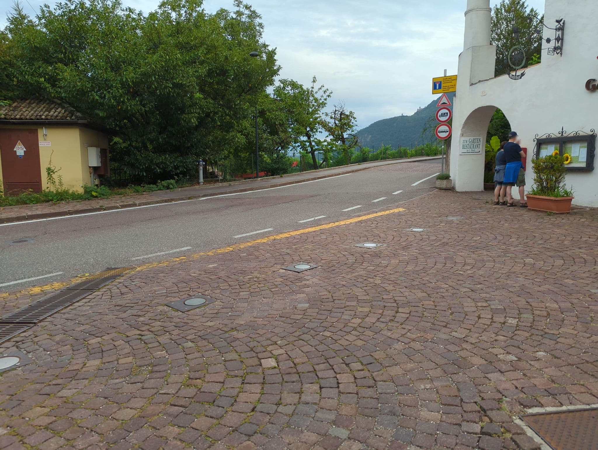 Street view near Albergo Aquila Nera, Terlano — © ente (CC BY-SA · Mapillary)