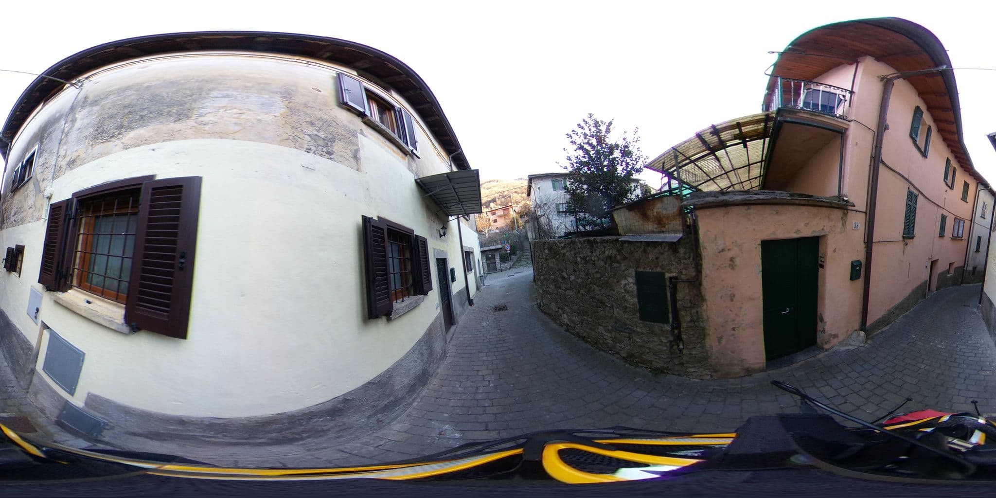 Street view near Villetta Pane Bianco Home in Castagna 11, Nesso — © kaitu (CC BY-SA · Mapillary)