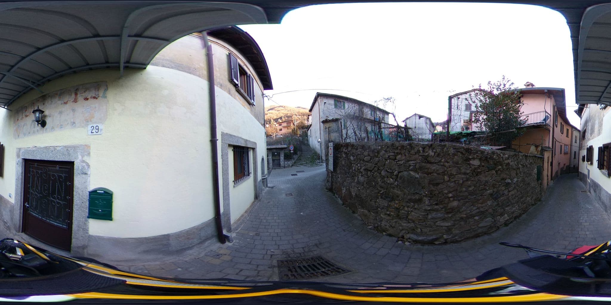 Street view near Villetta Panebianco Home in Castagna 11, Nesso — © kaitu (CC BY-SA · Mapillary)
