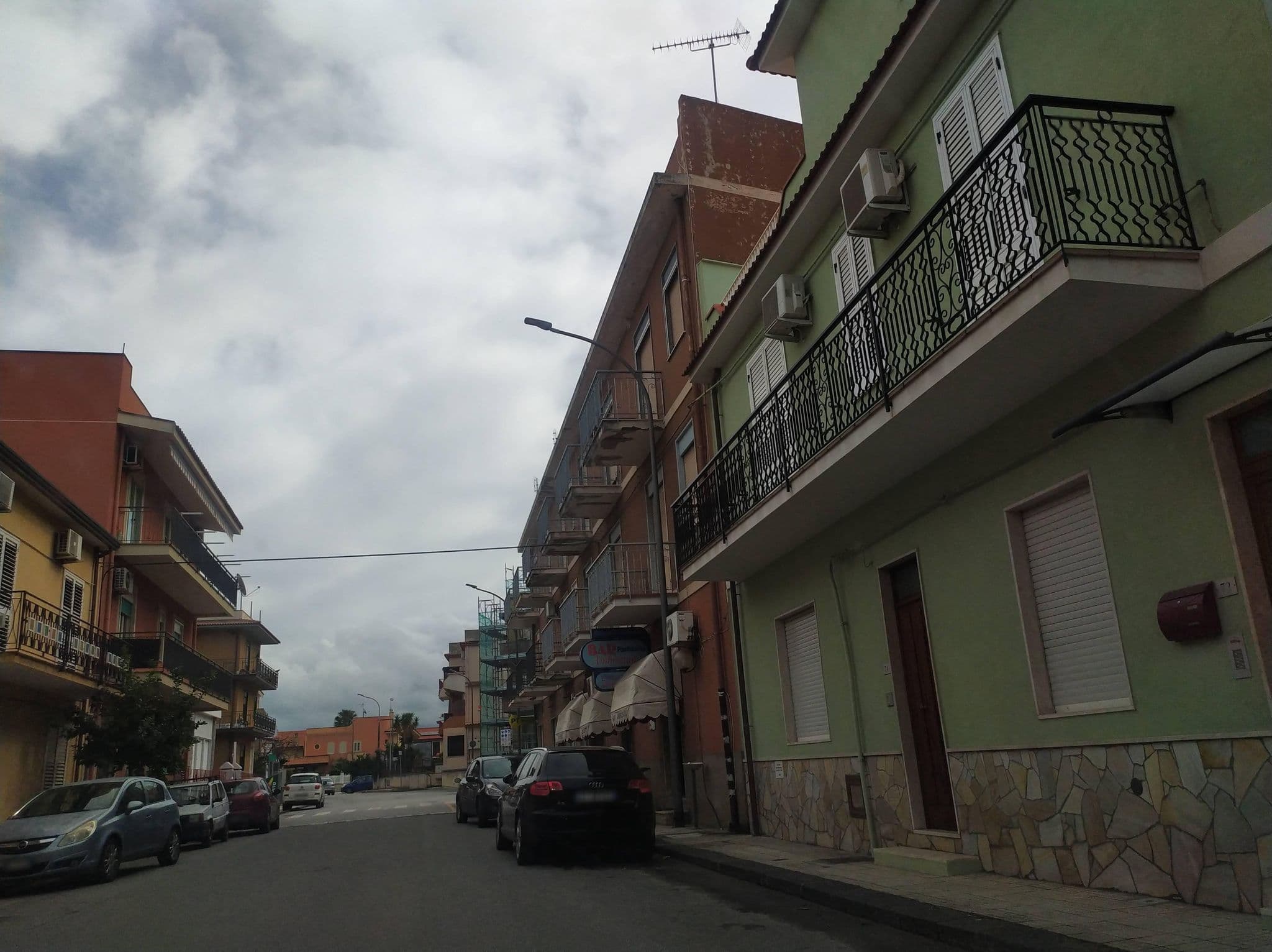 Street view near La casa del pescatore, Oliveri — © mcosm (CC BY-SA · Mapillary)