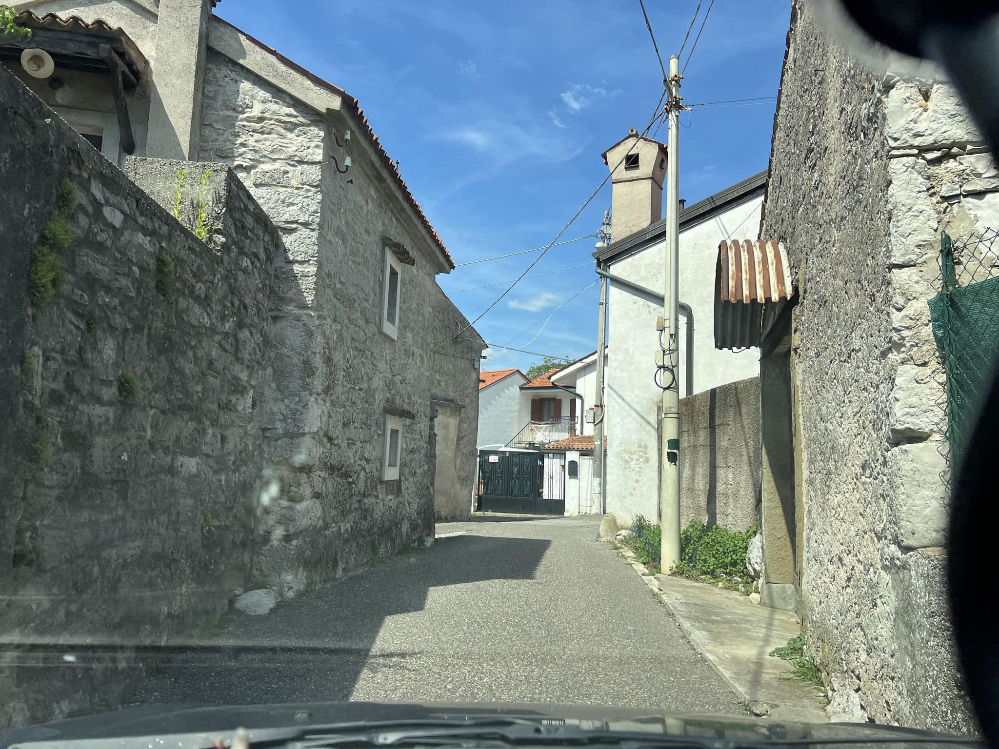 Street view near Le Casite, Opicina — © igorzo (CC BY-SA · Mapillary)