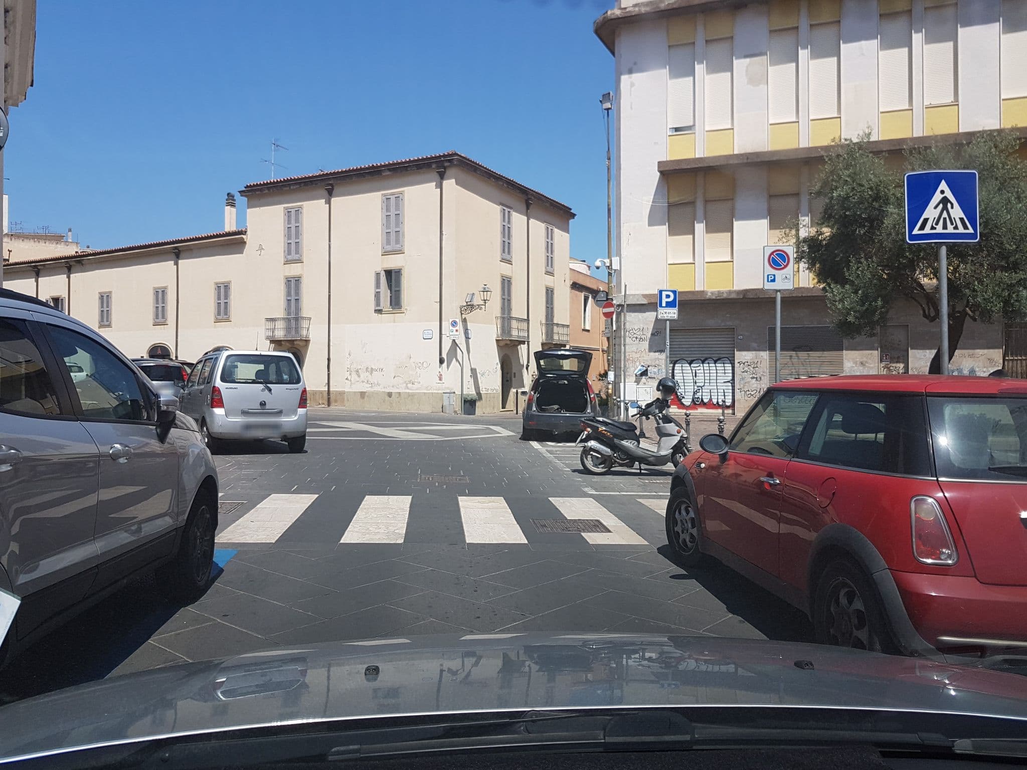 Street view near Via Del Centro Guesthouse, Oristano — © damjang (CC BY-SA · Mapillary)