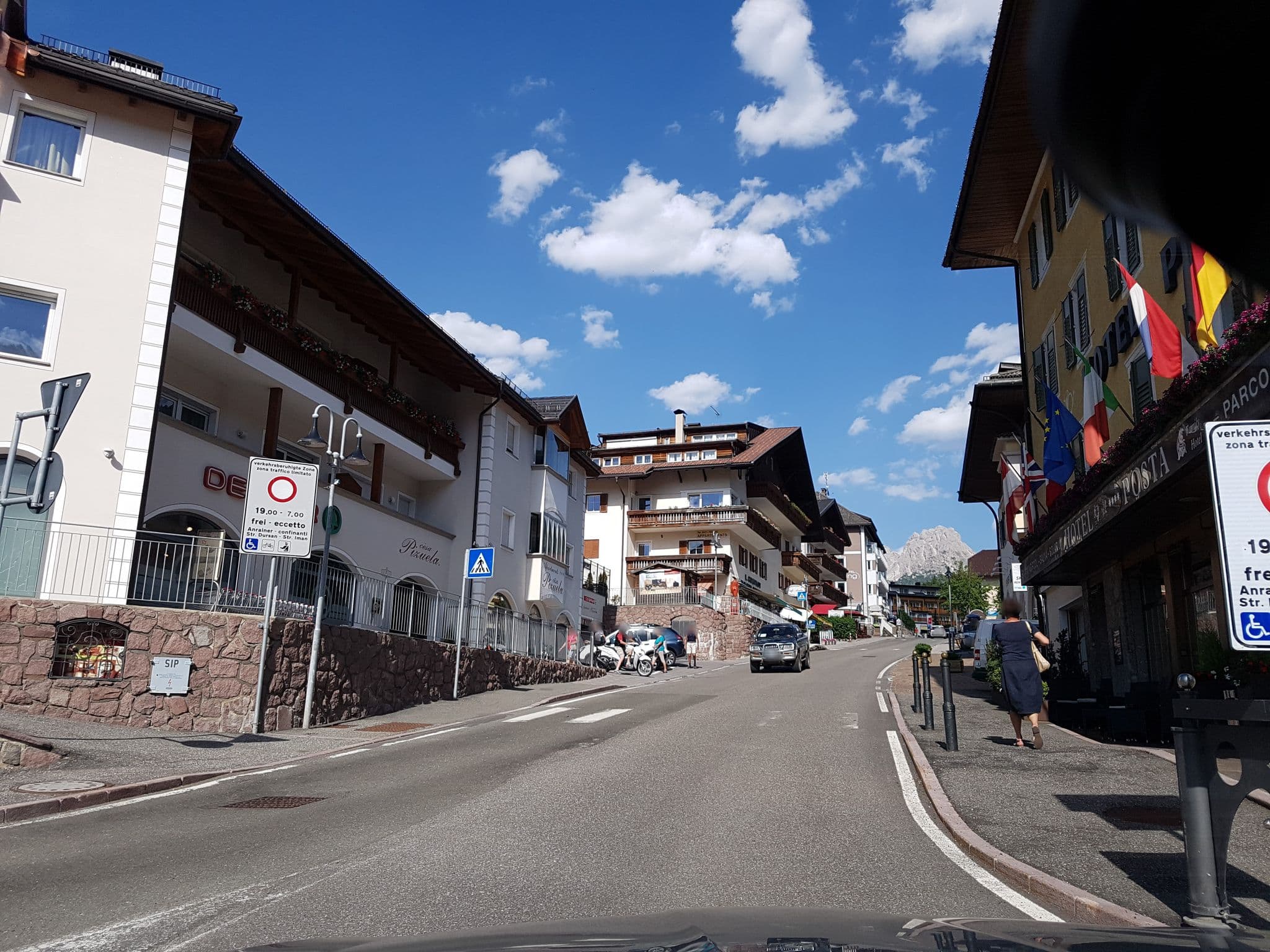 Street view near Family Hotel Posta, Santa Cristina Valgardena — © dsmm (CC BY-SA · Mapillary)