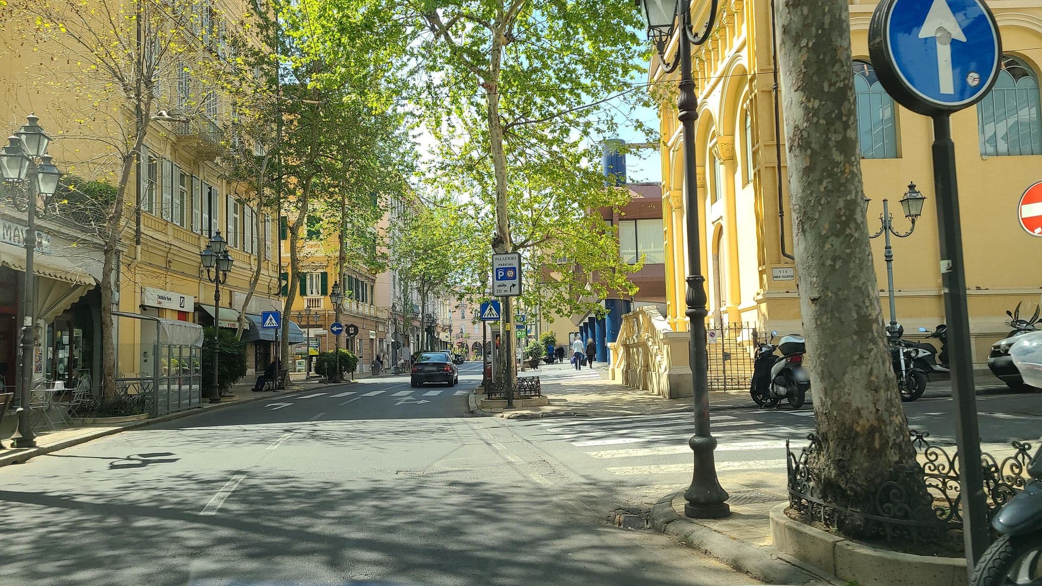 Street view near Hotel Milano, Sanremo — © chrisbeddow (CC BY-SA · Mapillary)