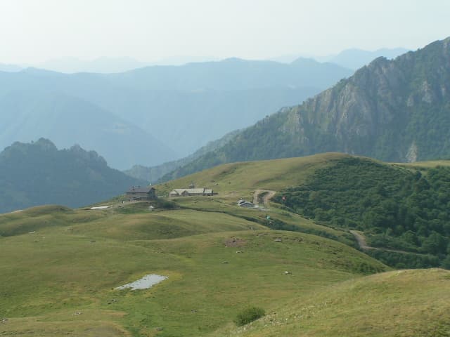Capanna San Lucio (via Wikimedia Commons, Public domain)