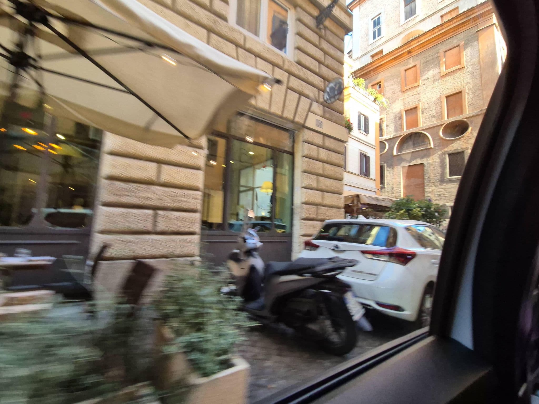 Street view near Hotel Pomezia | BZAR hotels, Parione — © omfg_notpr (CC BY-SA · Mapillary)