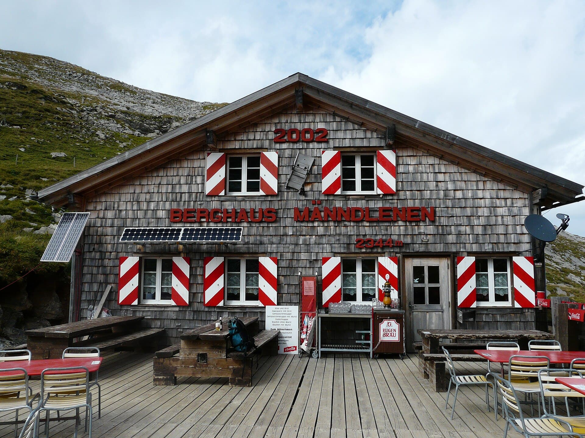 Berghaus Männdlenen (via Wikimedia Commons, CC BY-SA 3.0)