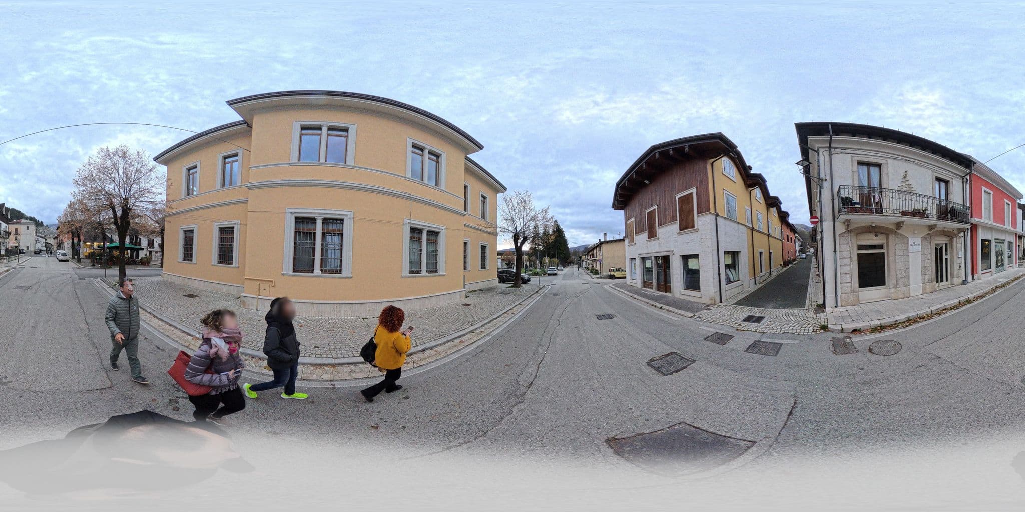 Street view near Albergo Andromeda, Pescasseroli — © odiug (CC BY-SA · Mapillary)