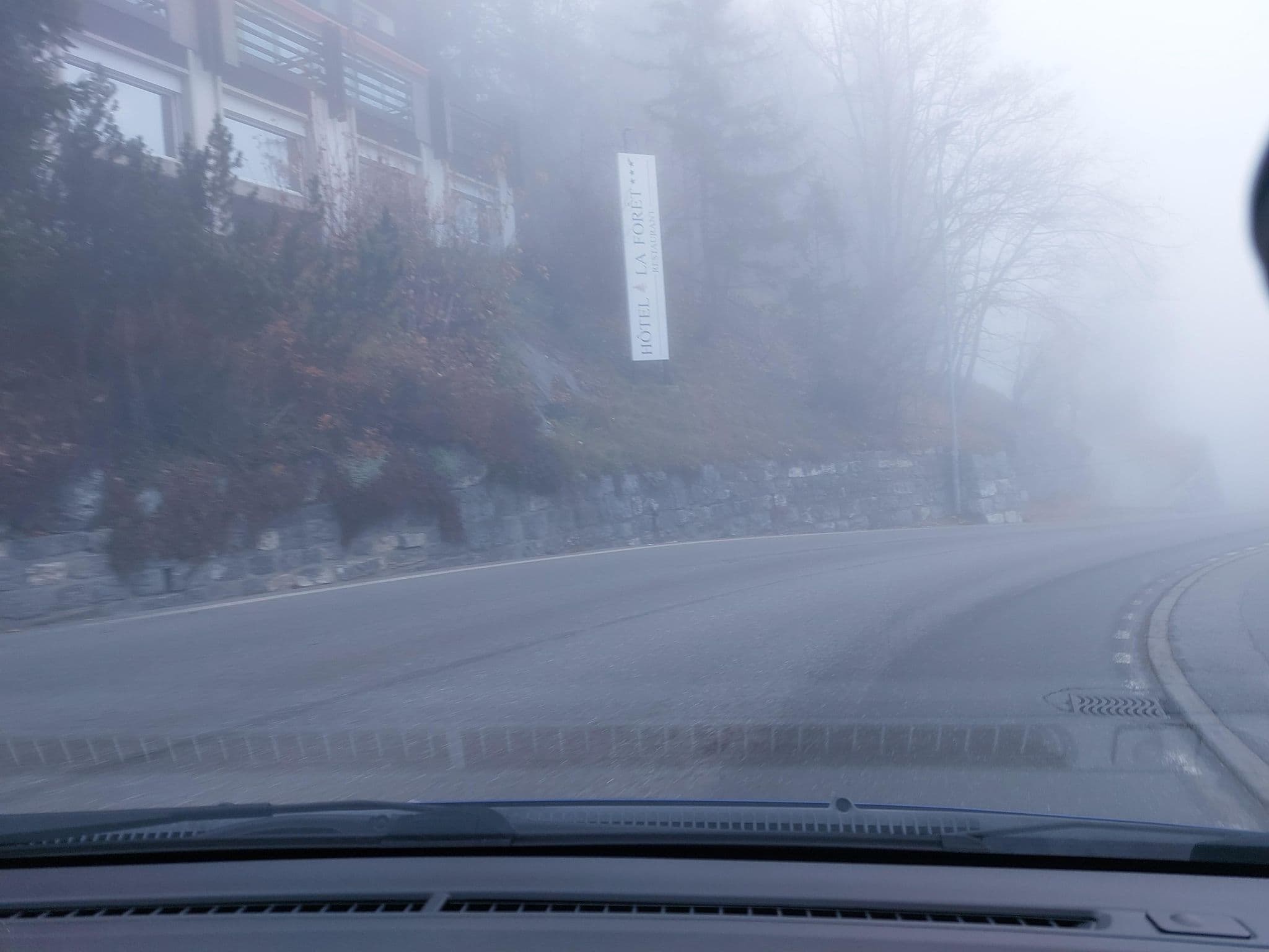 Street view near Hôtel de la Forêt, Montana — © Balbenar (CC BY-SA · Mapillary)