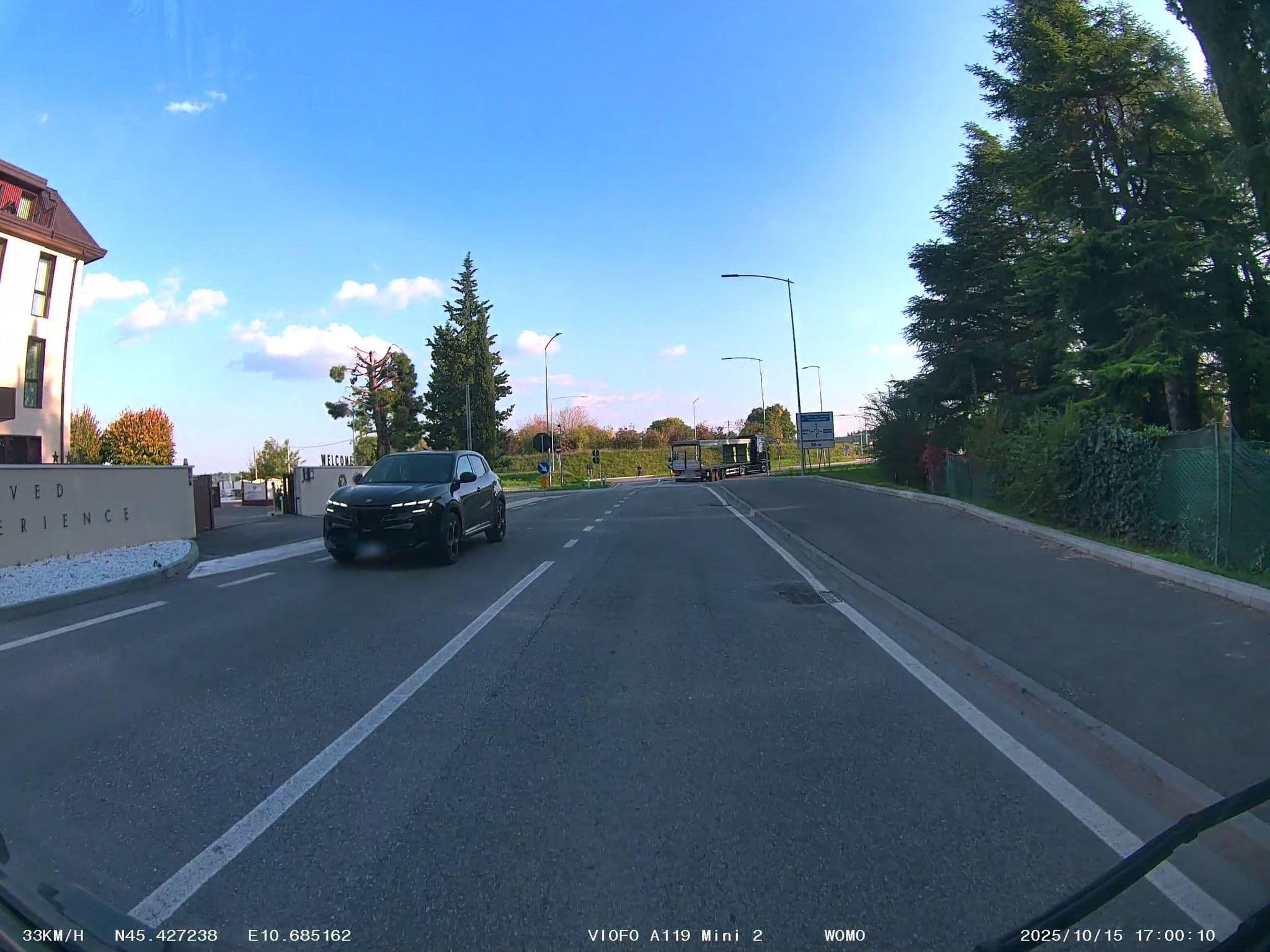 Street view near Ile Hotel, Peschiera del Garda — © soulcover (CC BY-SA · Mapillary)