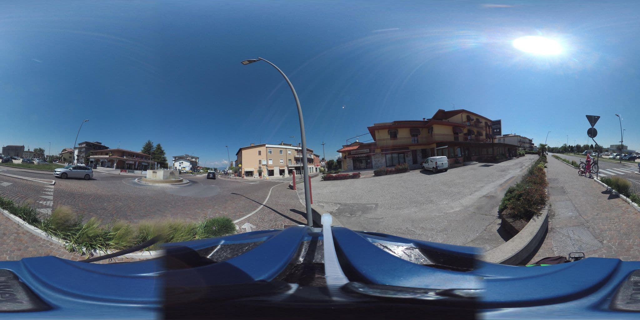 Street view near Hotel Primavera - Peschiera del Garda, Peschiera del Garda — © giubar (CC BY-SA · Mapillary)