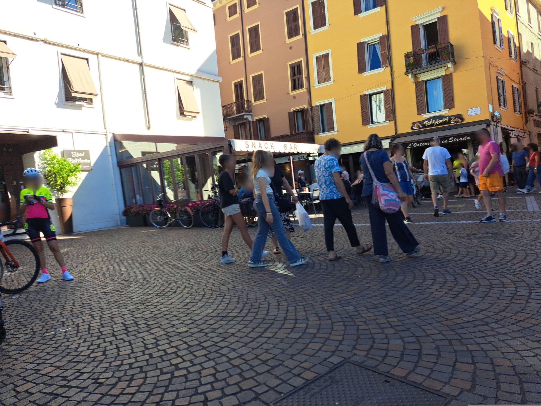 Street view near Dori Group, Peschiera del Garda — © giubar (CC BY-SA · Mapillary)