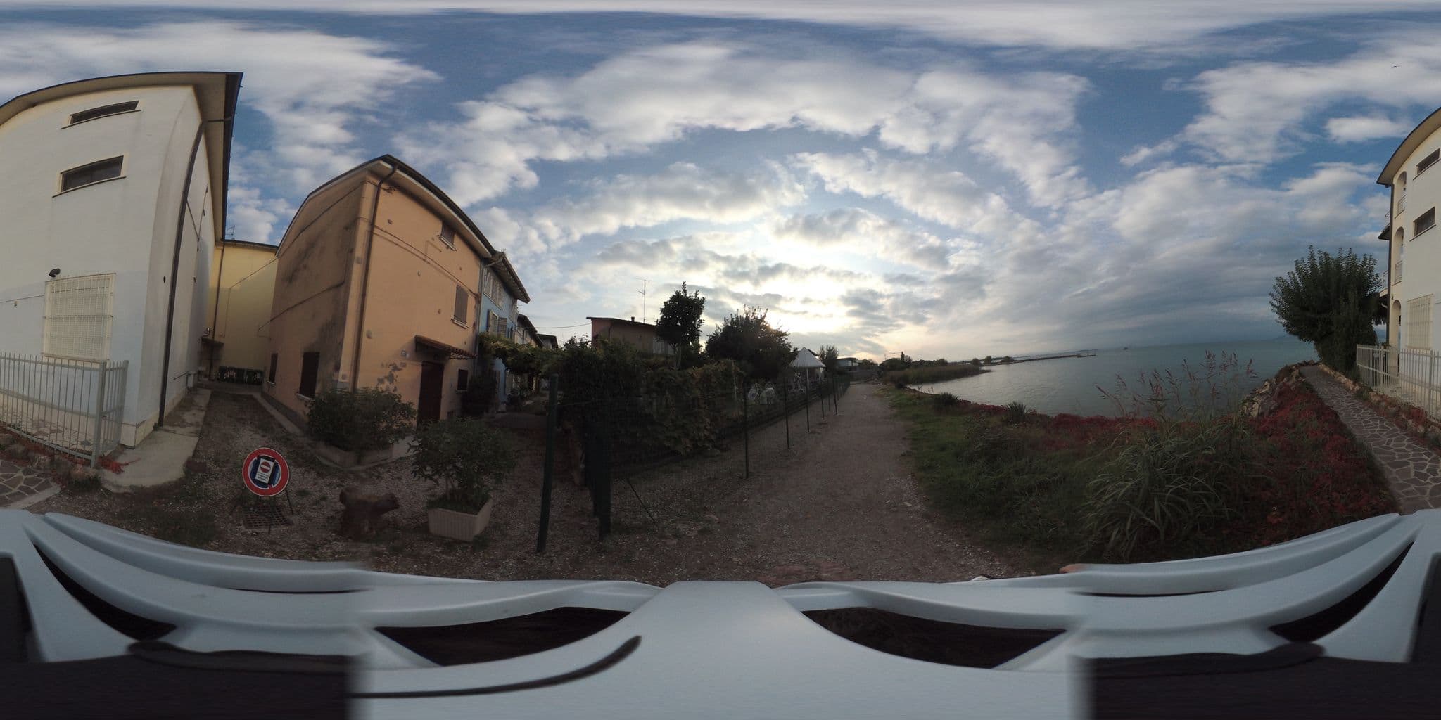 Street view near Hotel e Appartamenti Al Pescatore, Peschiera del Garda — © giubar (CC BY-SA · Mapillary)