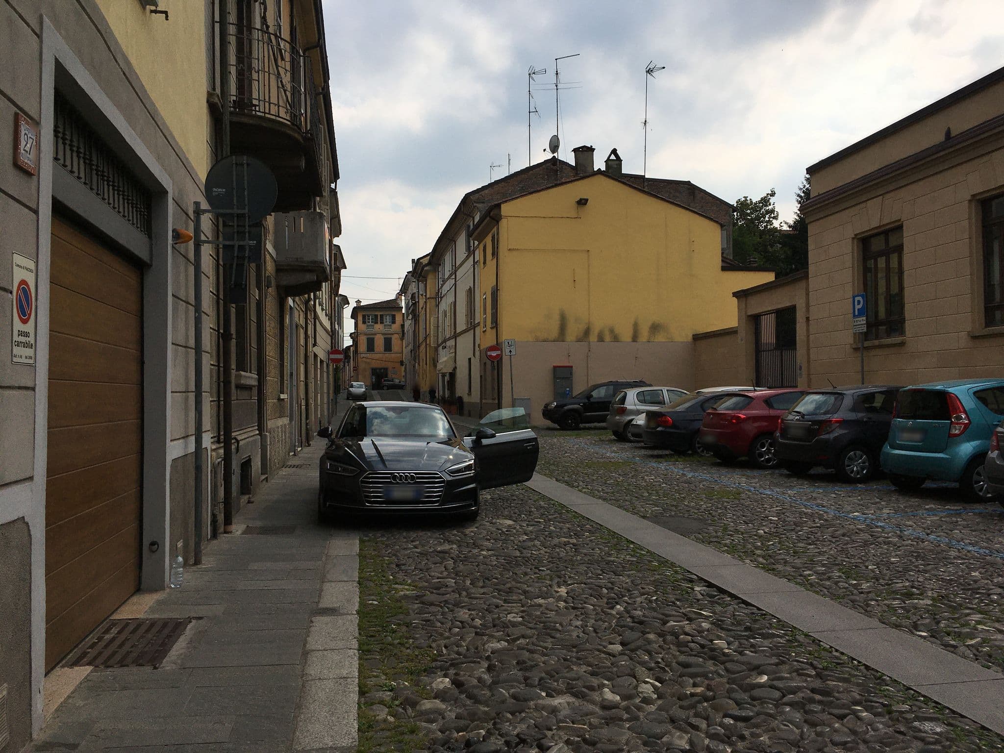Street view near Hotel Astor, Piacenza — © salome29 (CC BY-SA · Mapillary)