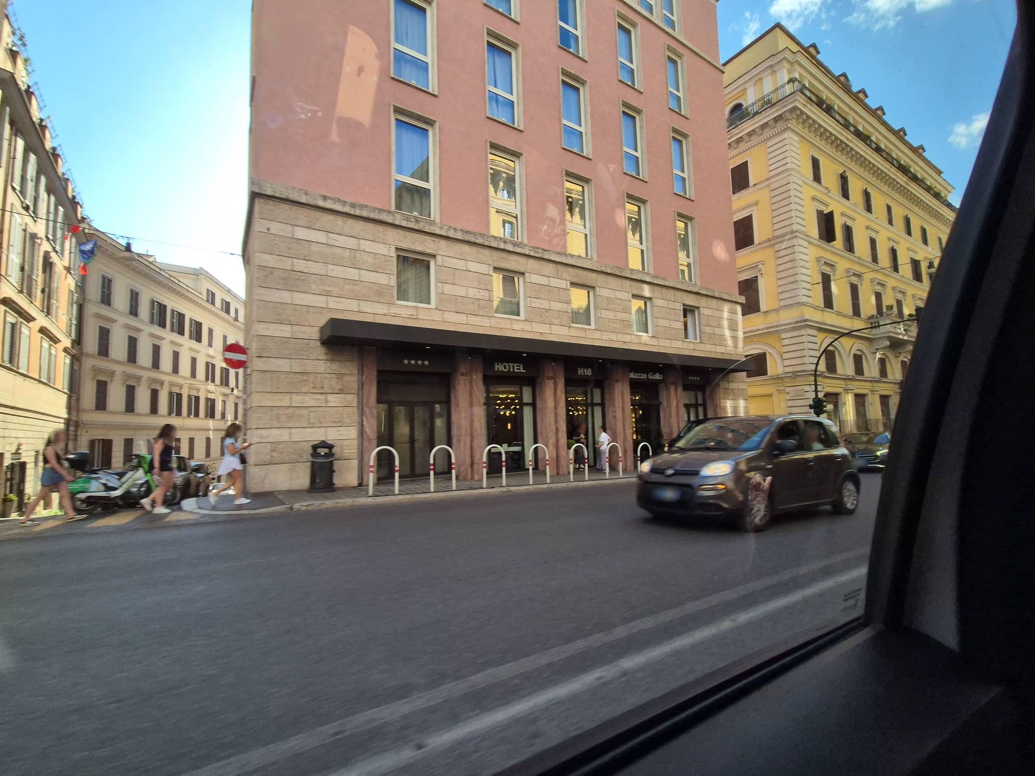 Street view near H10 Palazzo Galla, Pigna — © omfg_notpr (CC BY-SA · Mapillary)