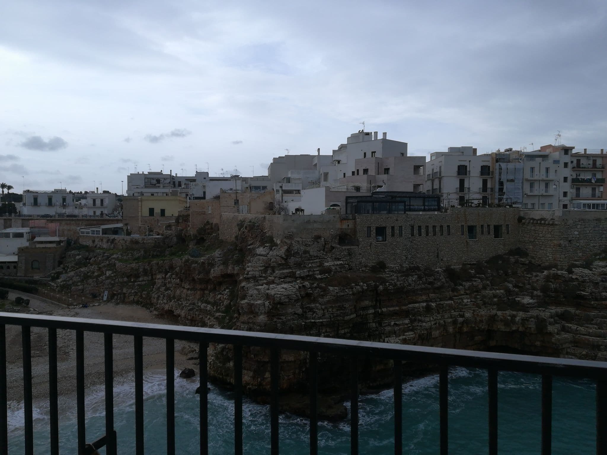 Street view near AQUAMAREA Seaview Rooms I Rooftop Bistrot | Cocktelleria, Polignano a Mare — © jeawrong (CC BY-SA · Mapillary)