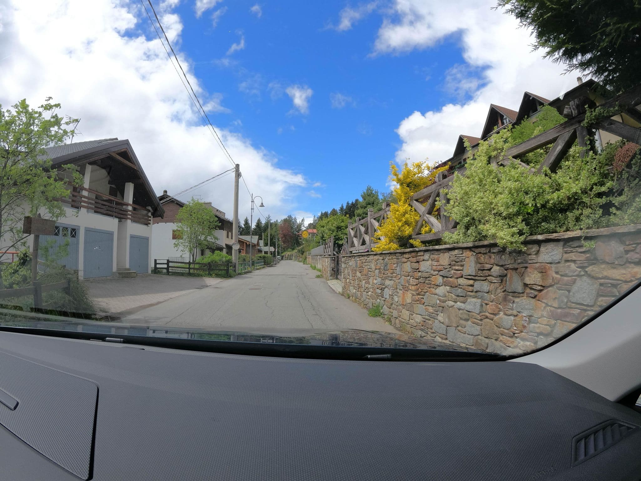 Street view near Hotel Sorriso, Ponte di Legno — © borovac (CC BY-SA · Mapillary)