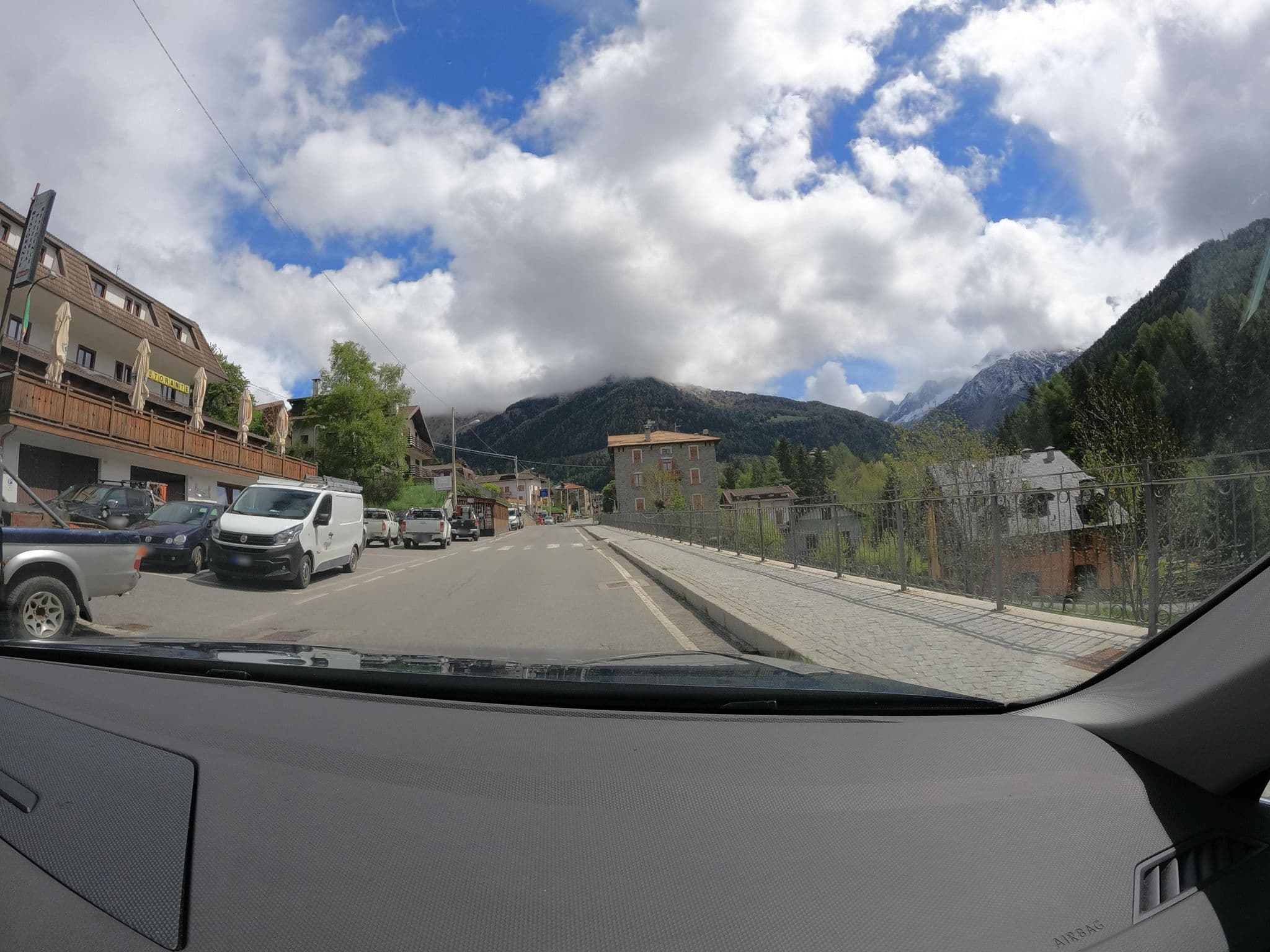 Street view near Albergo Ristorante & Pizzeria "AL MANIERO", Ponte di Legno — © borovac (CC BY-SA · Mapillary)