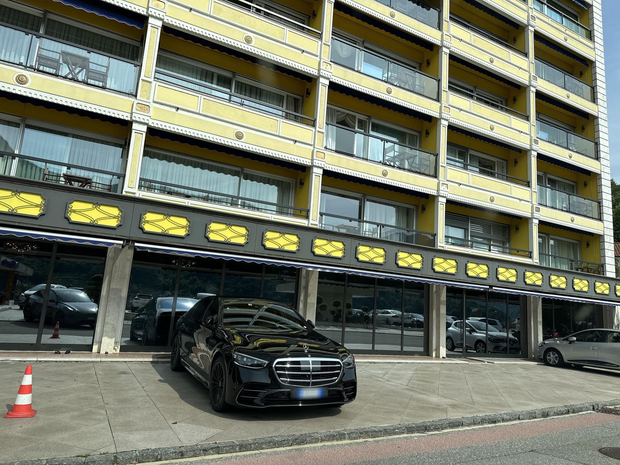Street view near Swiss Diamond Hotel Lake Lugano, Porto Ceresio — © u001 (CC BY-SA · Mapillary)