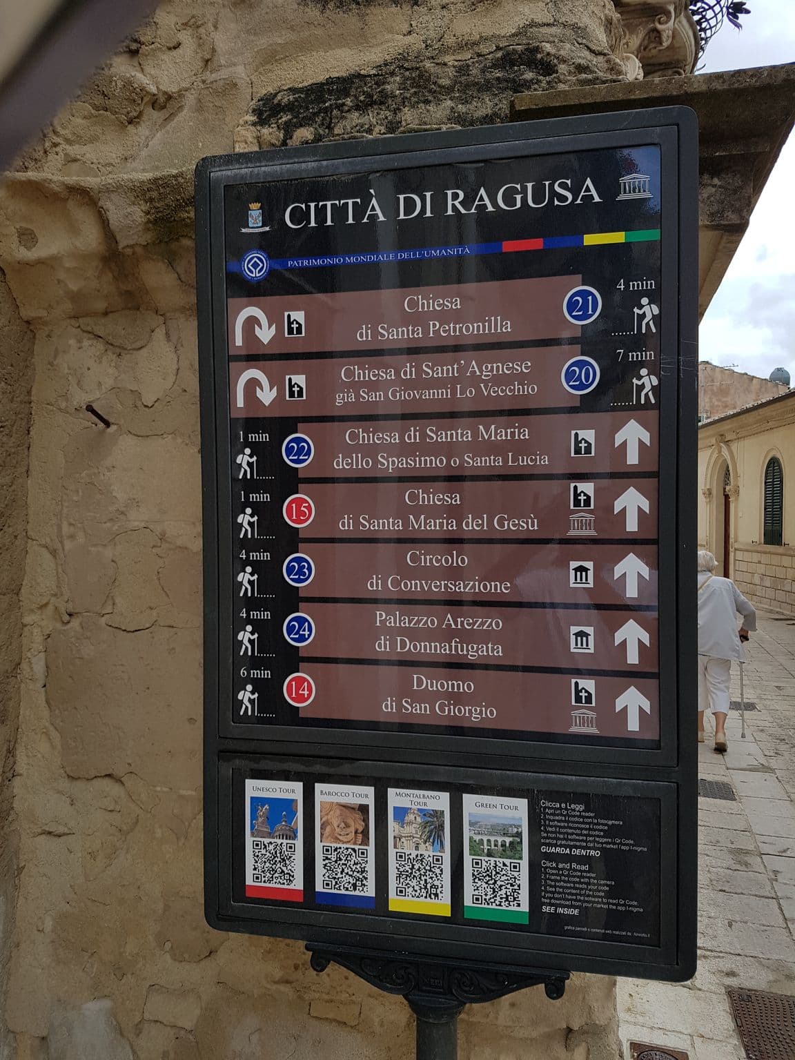 Street view near La Casa del Gelsomino, Ragusa — © bernardvoyageur (CC BY-SA · Mapillary)