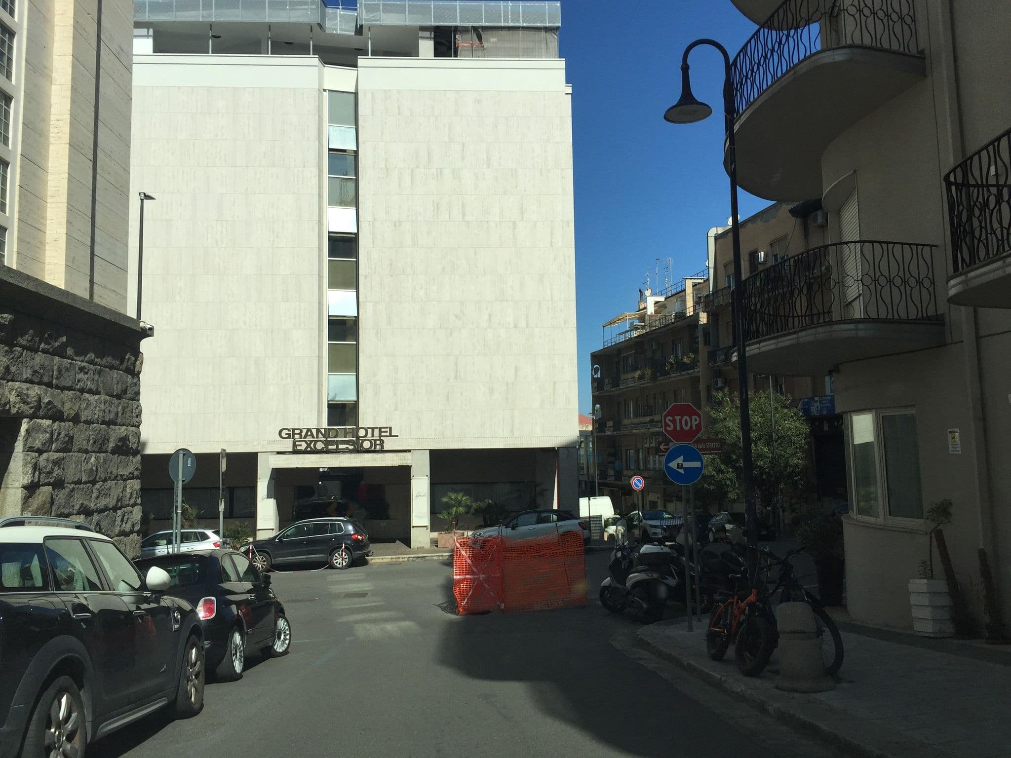 Street view near Hotel Palace Masoanri’s, Reggio Calabria — © igorzo (CC BY-SA · Mapillary)