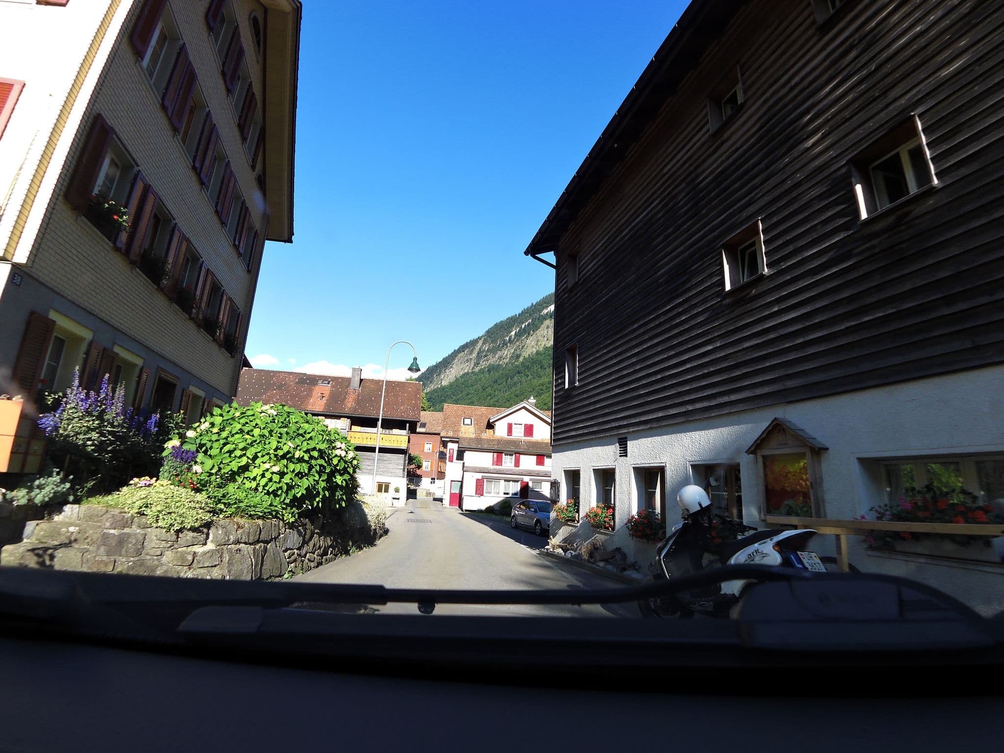 Street view near Hotel Urirotstock, Flüelen — © likesopenstreetmap (CC BY-SA · Mapillary)