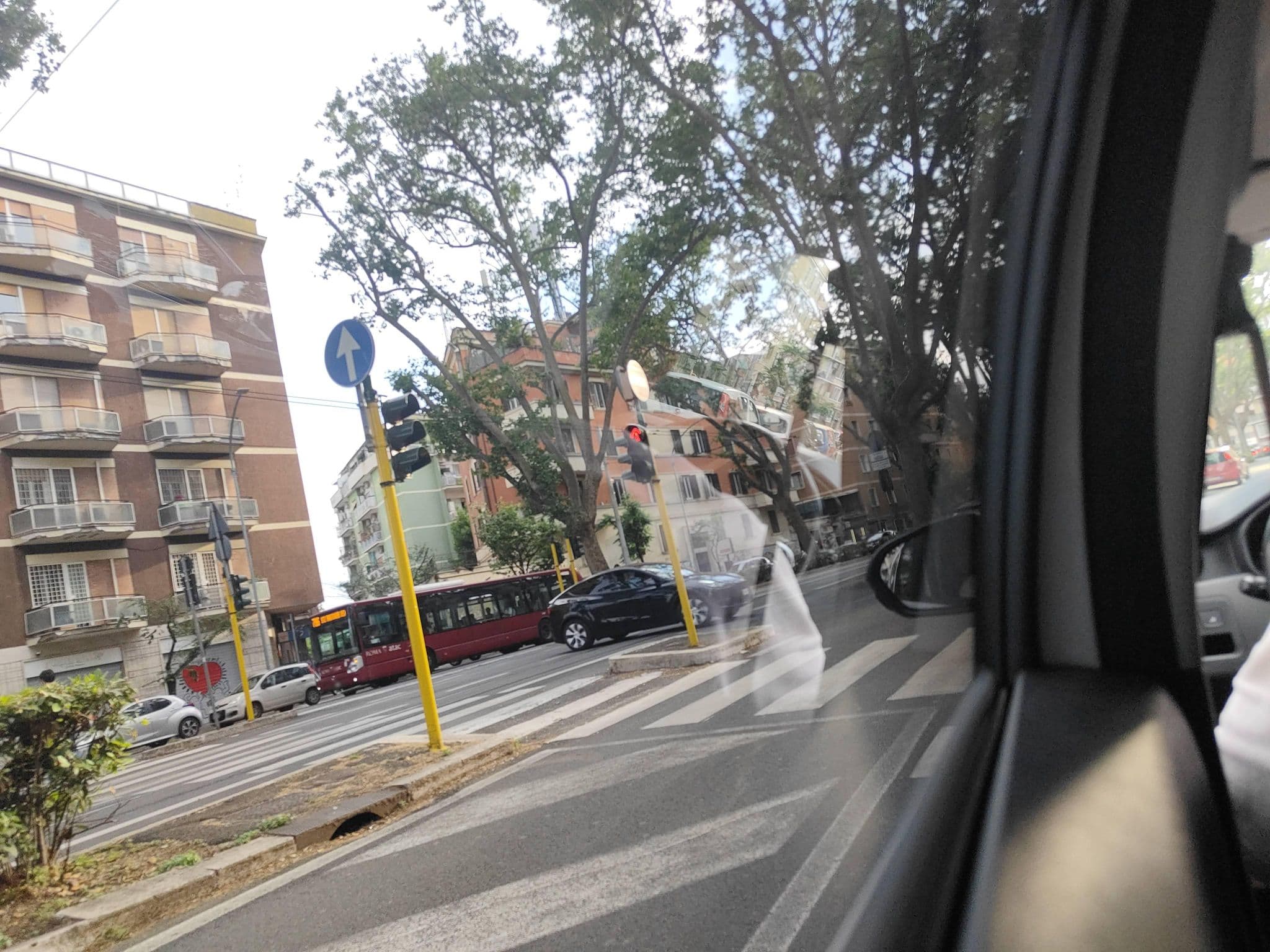 Street view near Hotel Villa Rosa, Trastevere — © omfg_notpr (CC BY-SA · Mapillary)
