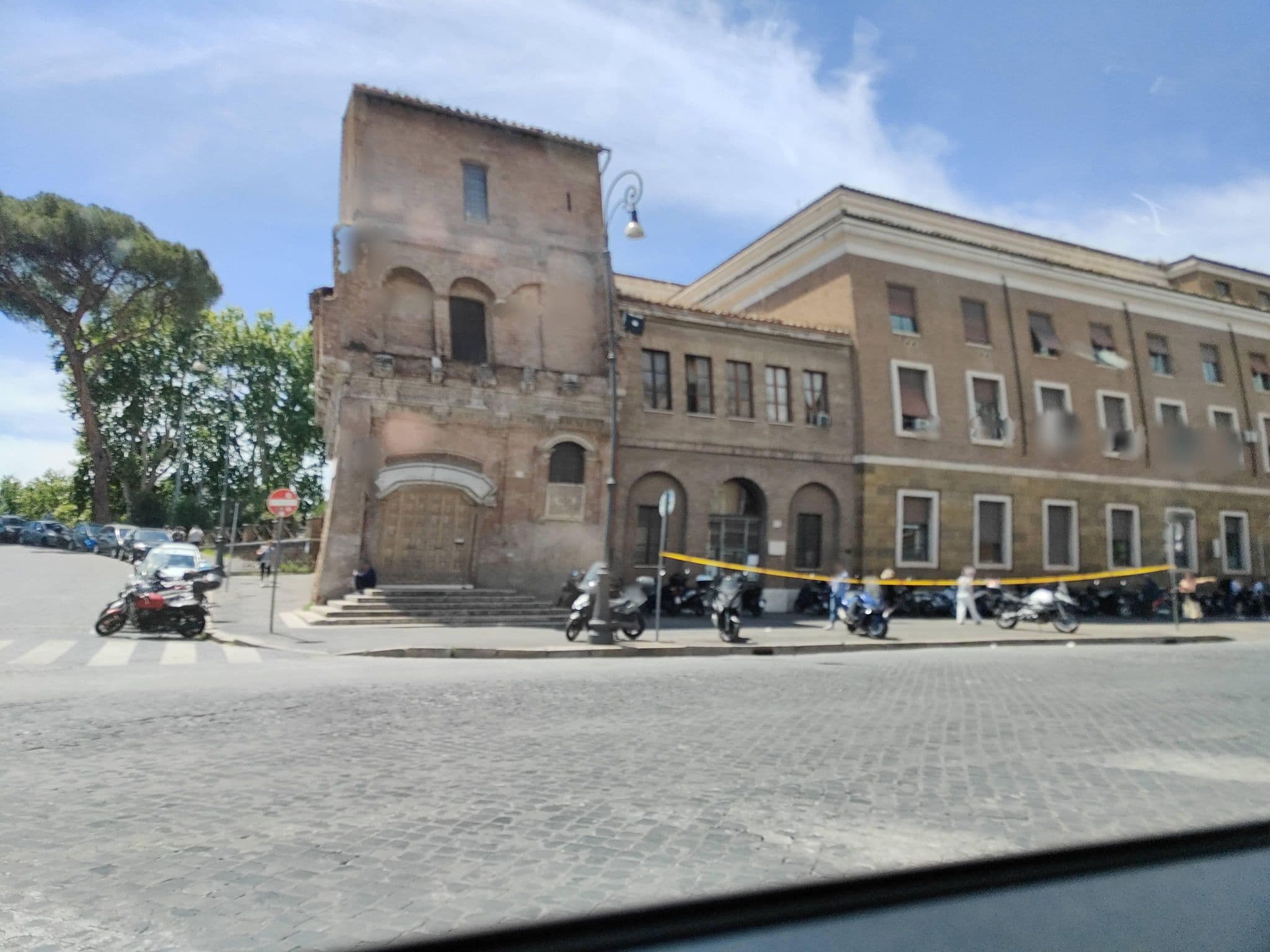Street view near 47 Boutique Hotel - Comfort, stile ed eleganza situati nel cuore di Roma, Pigna — © omfg_notpr (CC BY-SA · Mapillary)