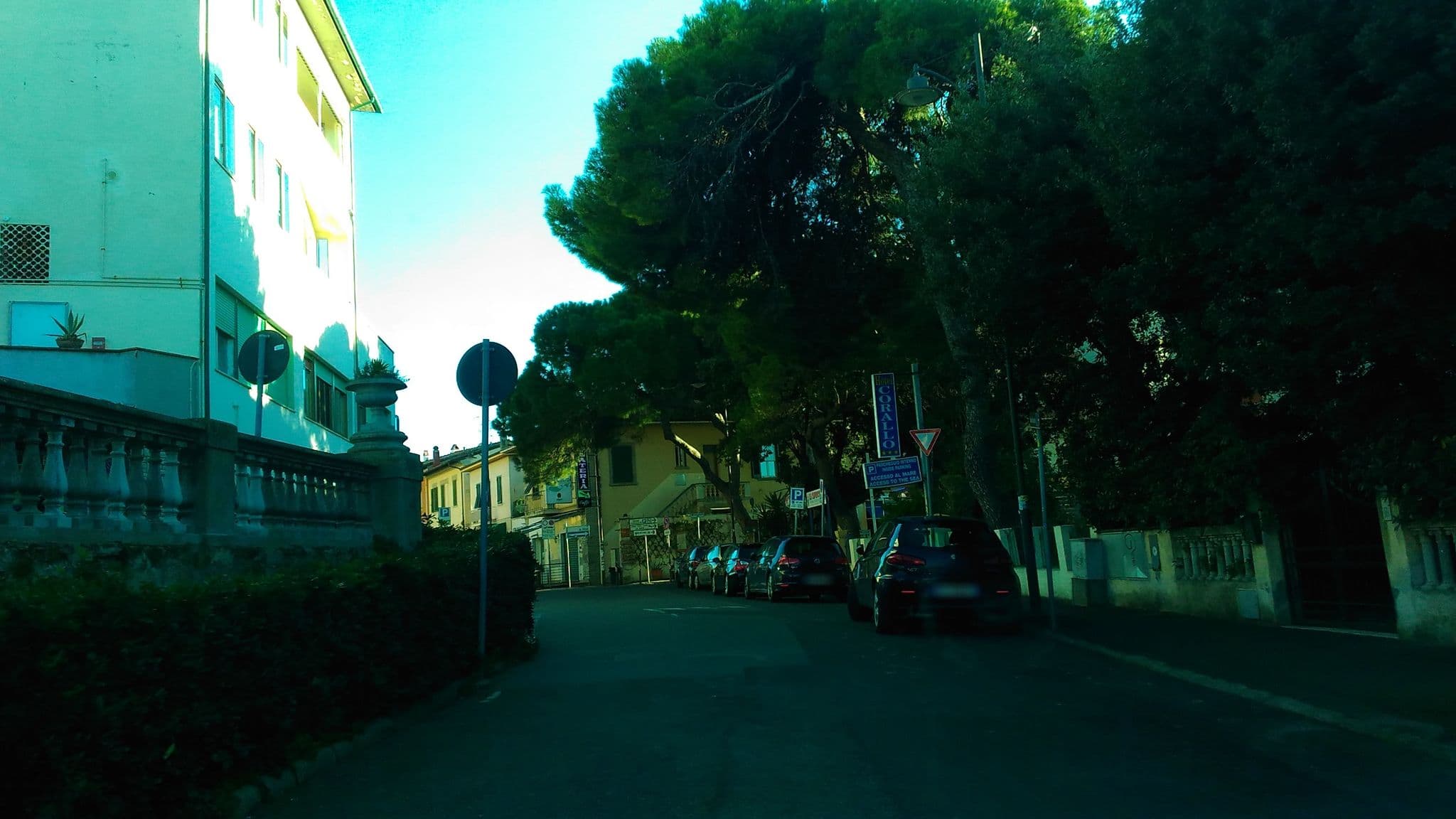 Street view near Hotel Corallo Castiglioncello, Rosignano Solvay-Castiglioncello — © momix (CC BY-SA · Mapillary)
