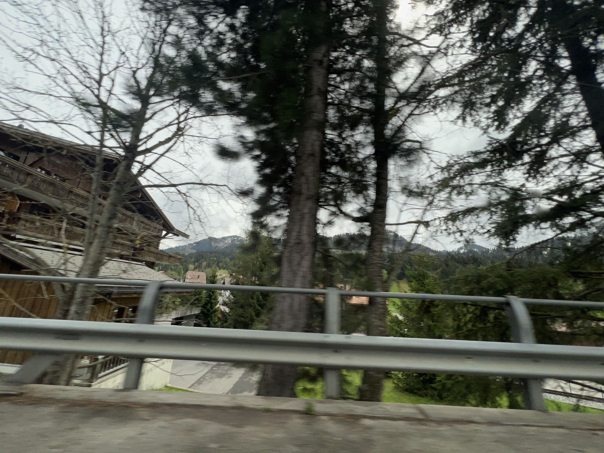 Street view near Hotel des Alpes, Saanen — © yellowracer (CC BY-SA · Mapillary)