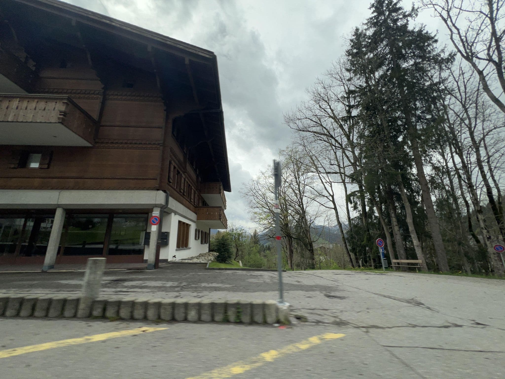 Street view near Shislane, Saanen — © yellowracer (CC BY-SA · Mapillary)