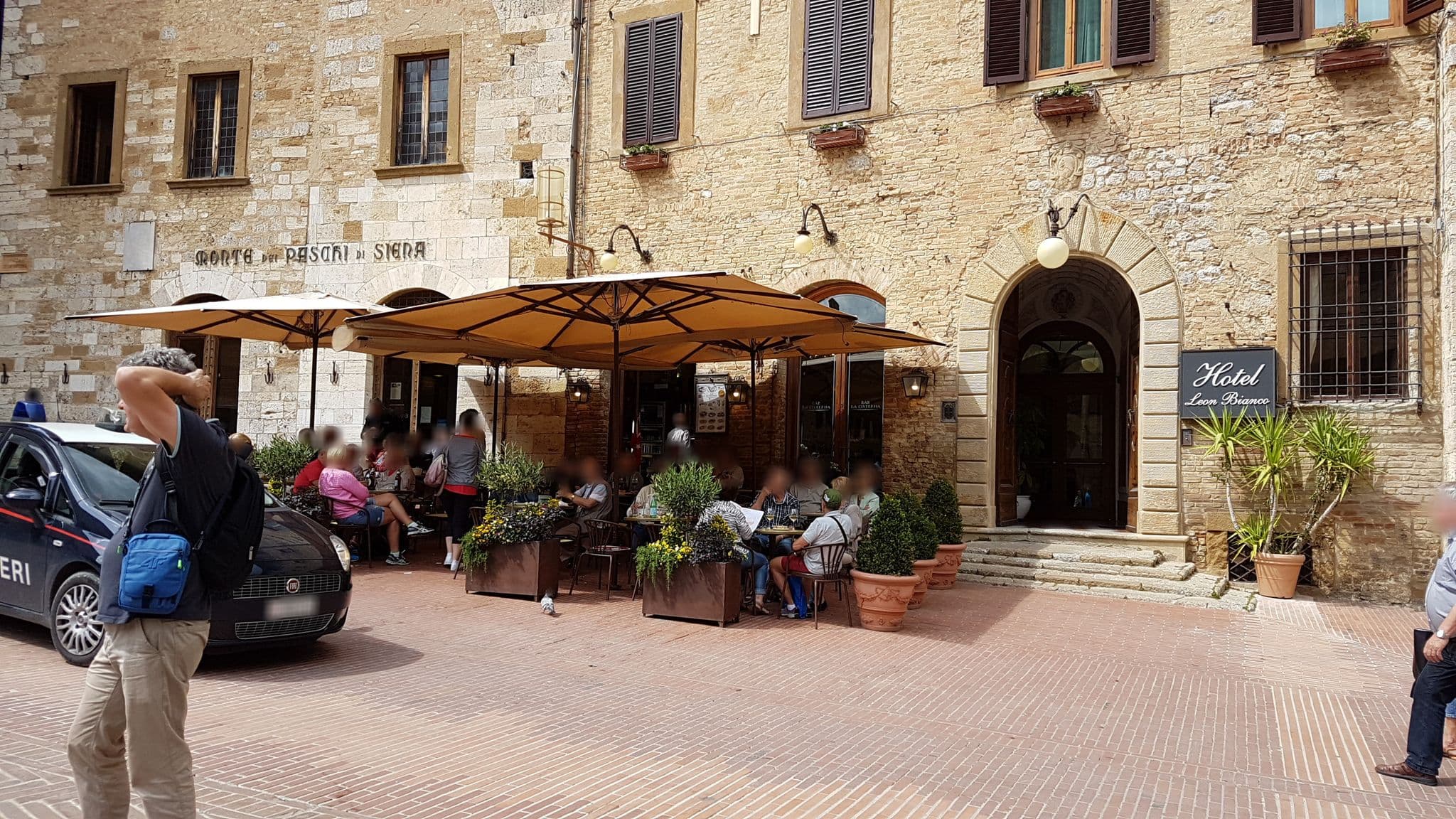 Street view near Hotel San Michel. Italie, San Gimignano — © jopparn (CC BY-SA · Mapillary)