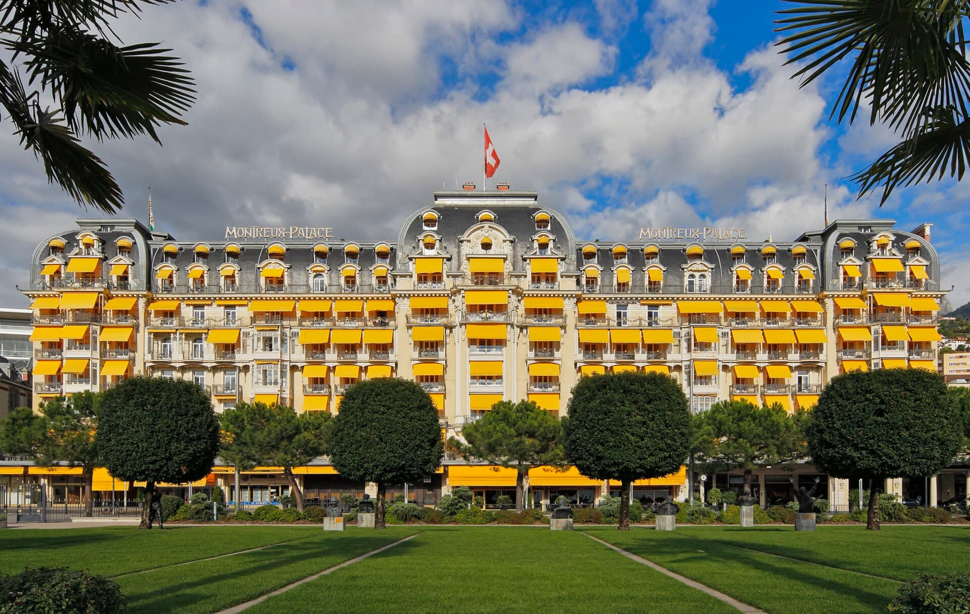Fairmont Le Montreux Palace (via Wikimedia Commons, CC BY-SA 4.0)