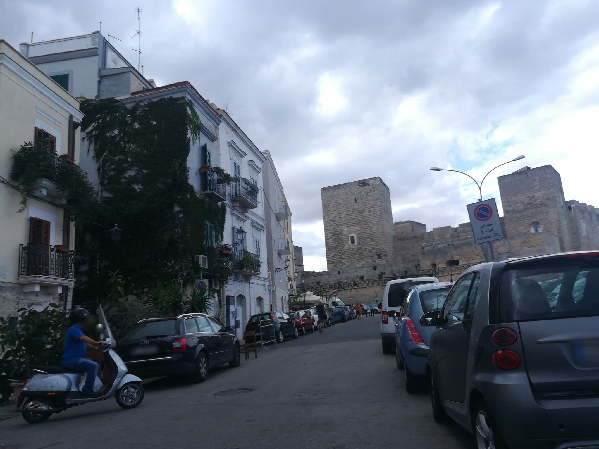 Street view near La Maison del Borgo Antico, Bari